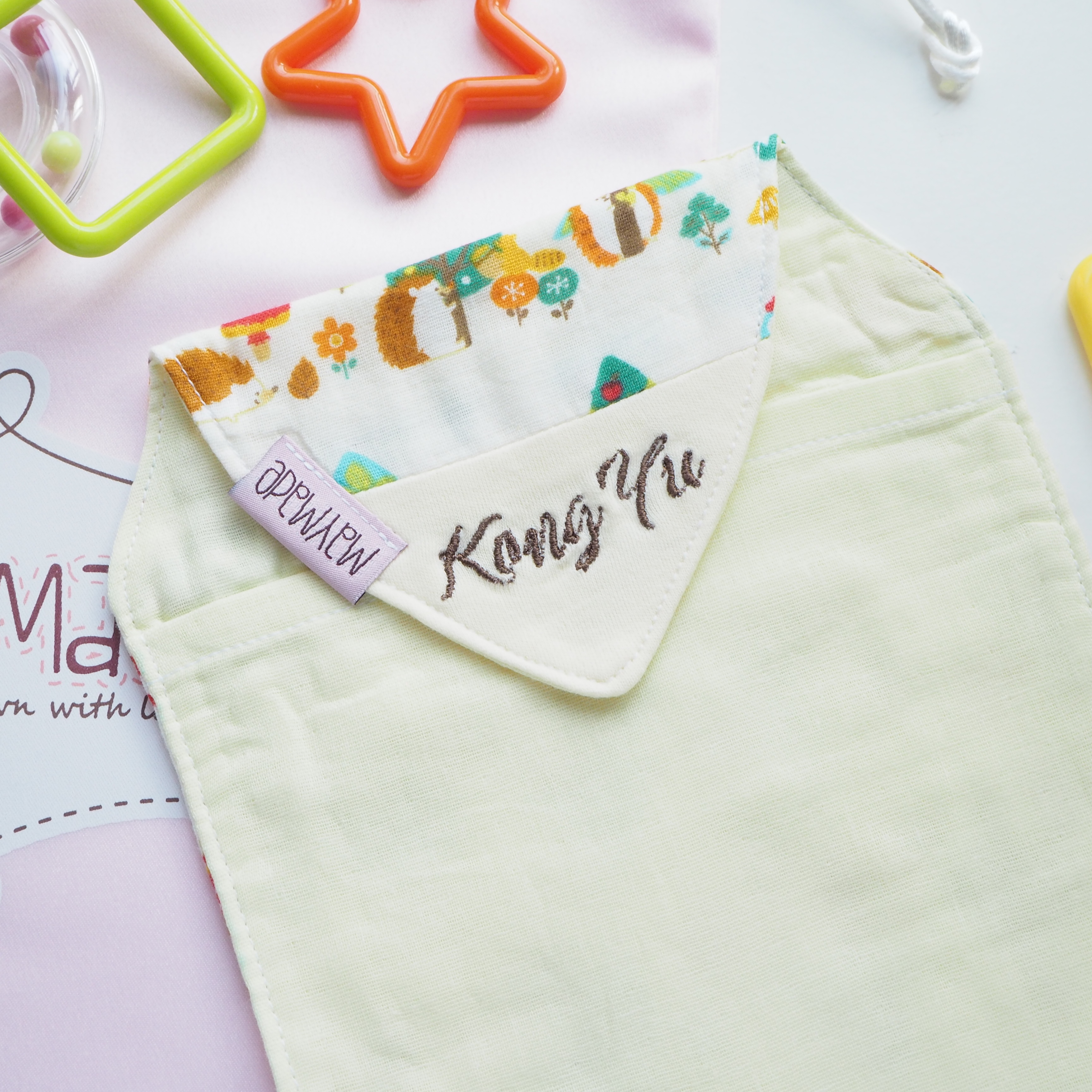 米白色刺猬森林圖案汗巾