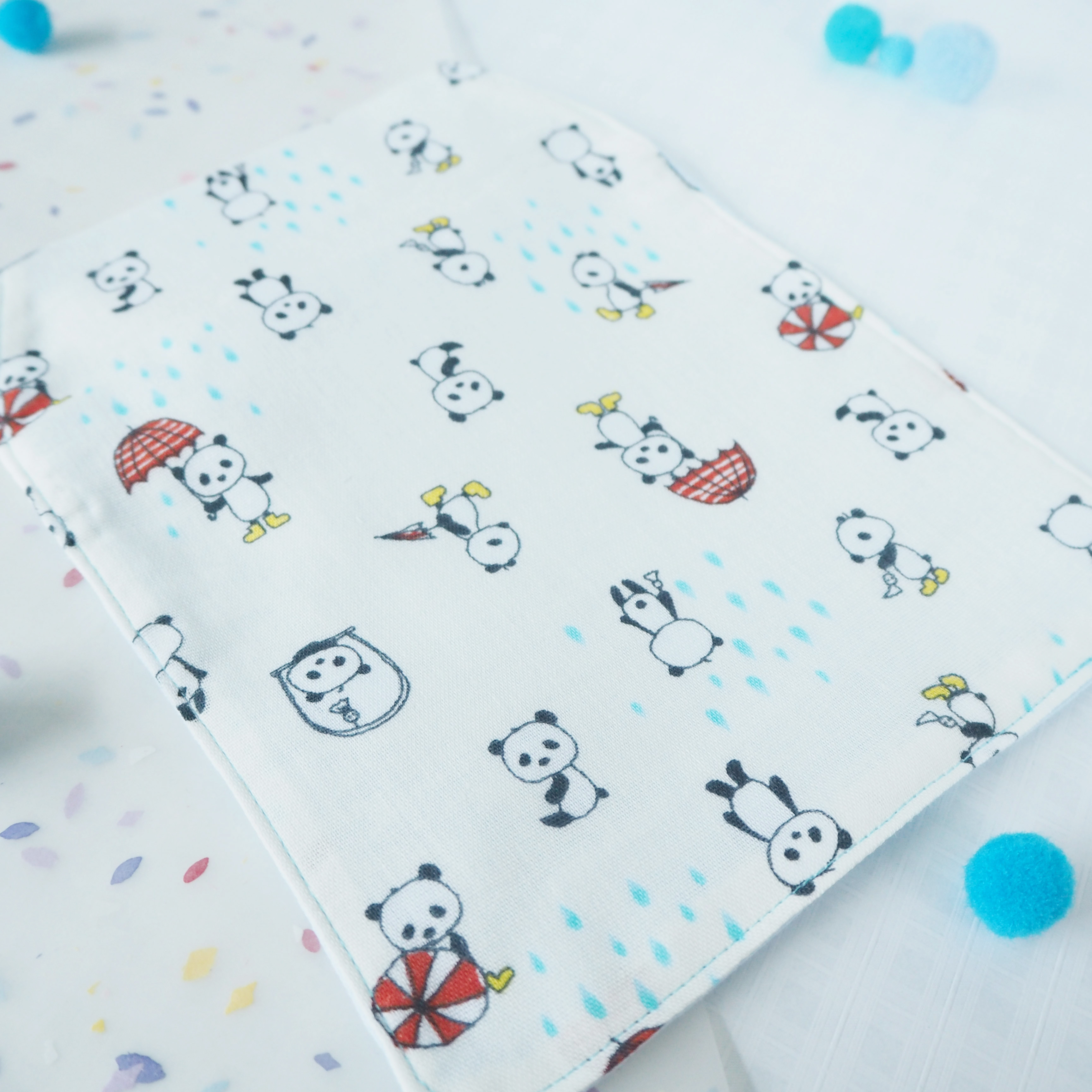 紅色雨中熊貓圖案汗巾