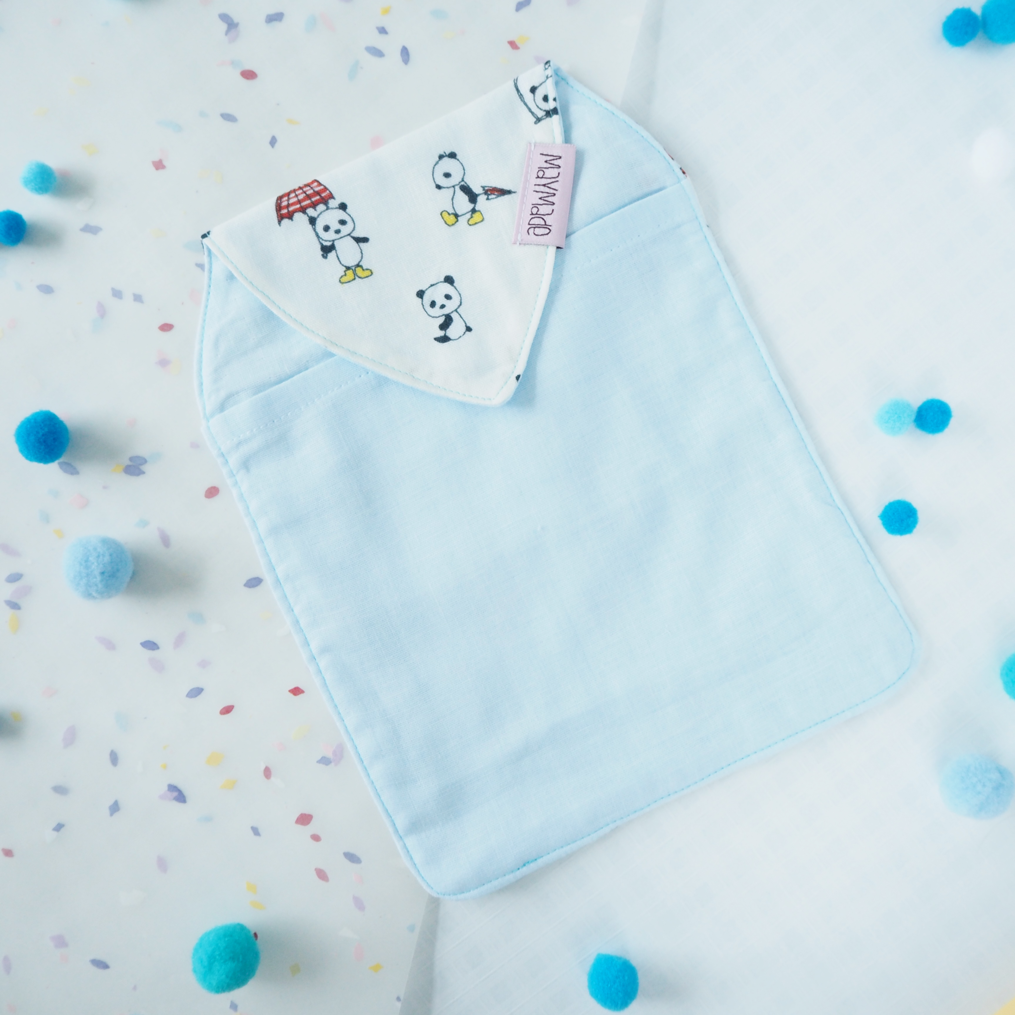 紅色雨中熊貓圖案汗巾