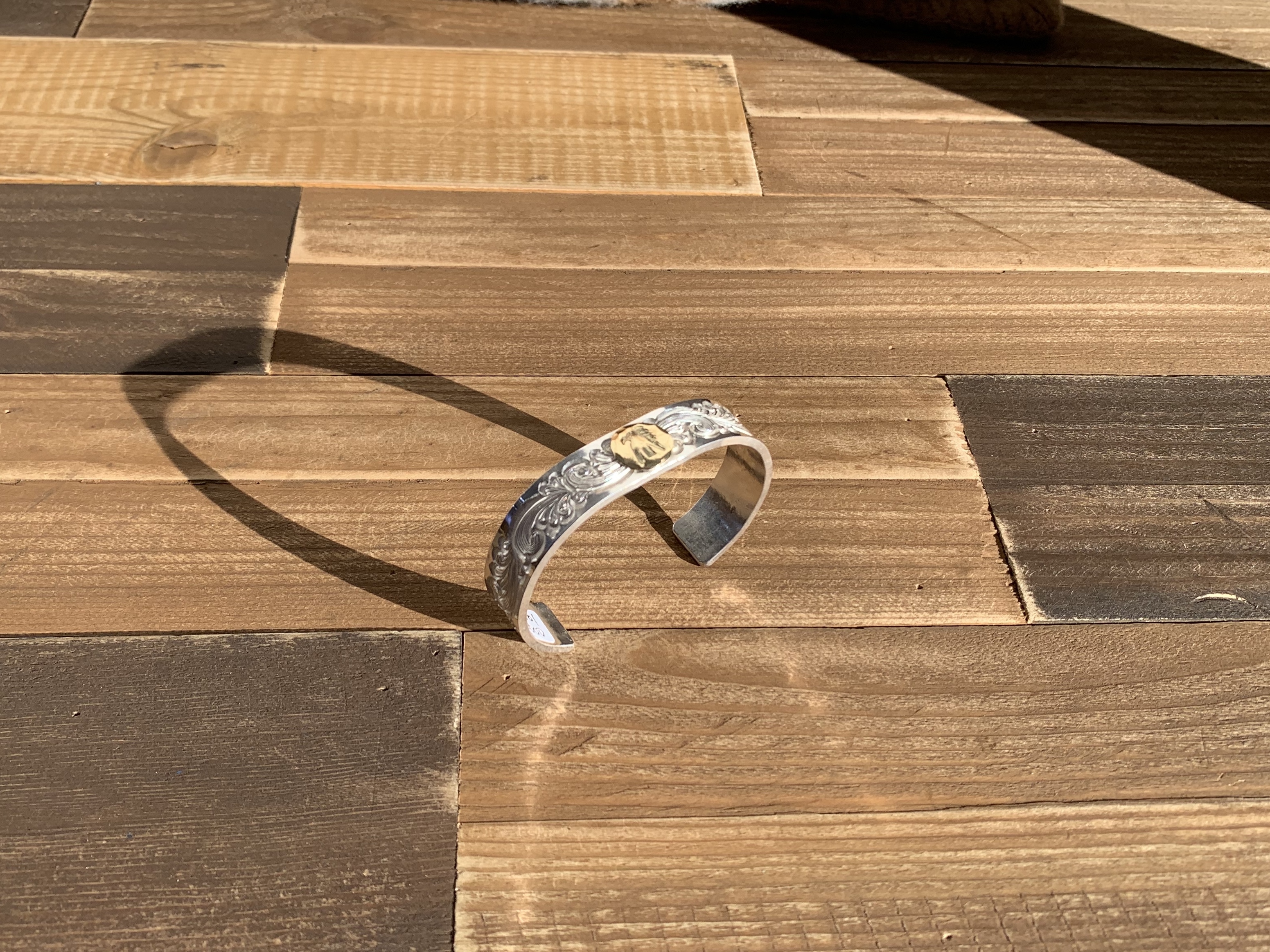 <預訂> 唐草18k點金老鷹平打手鐲