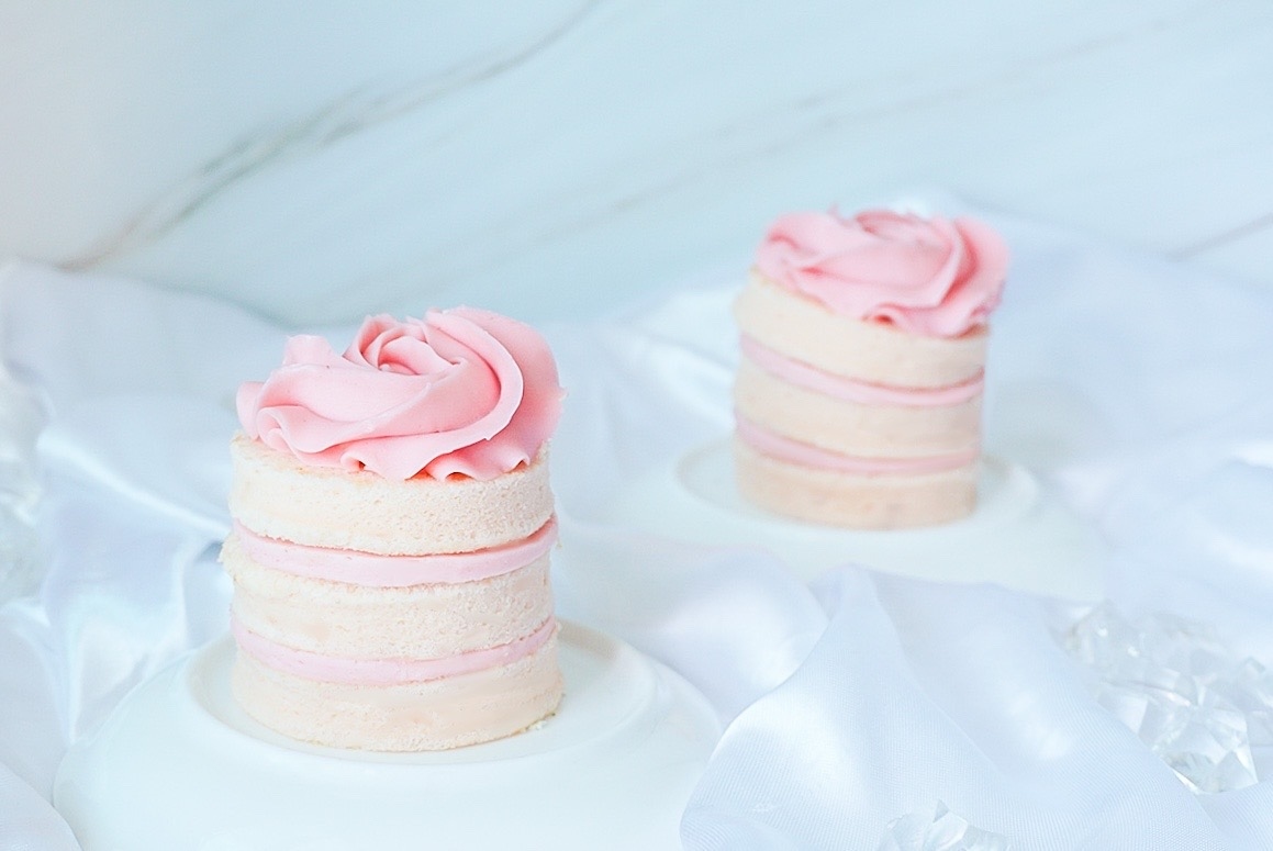 迷你紅桑子奶油霜蛋糕