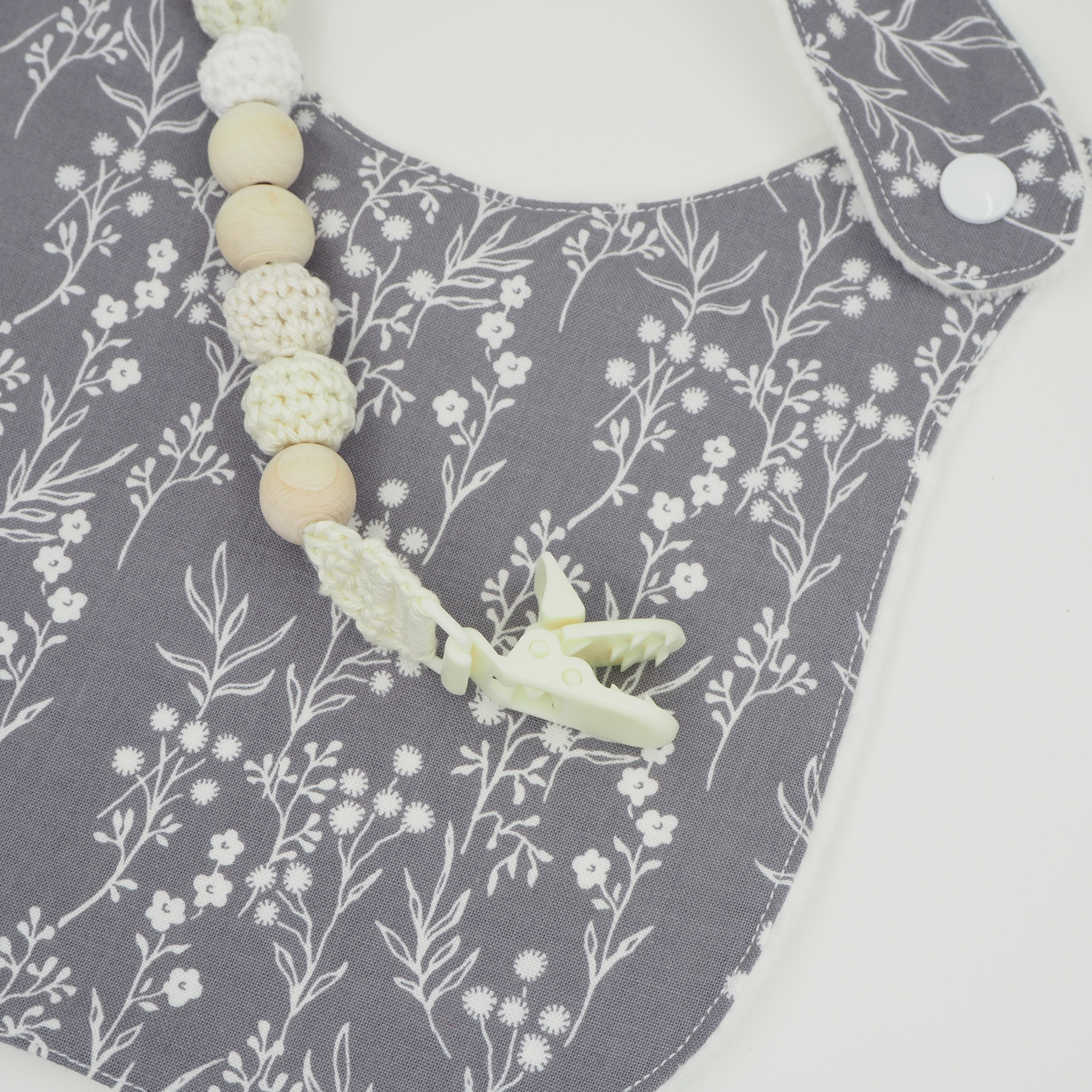 鈎織奶咀夾-六月