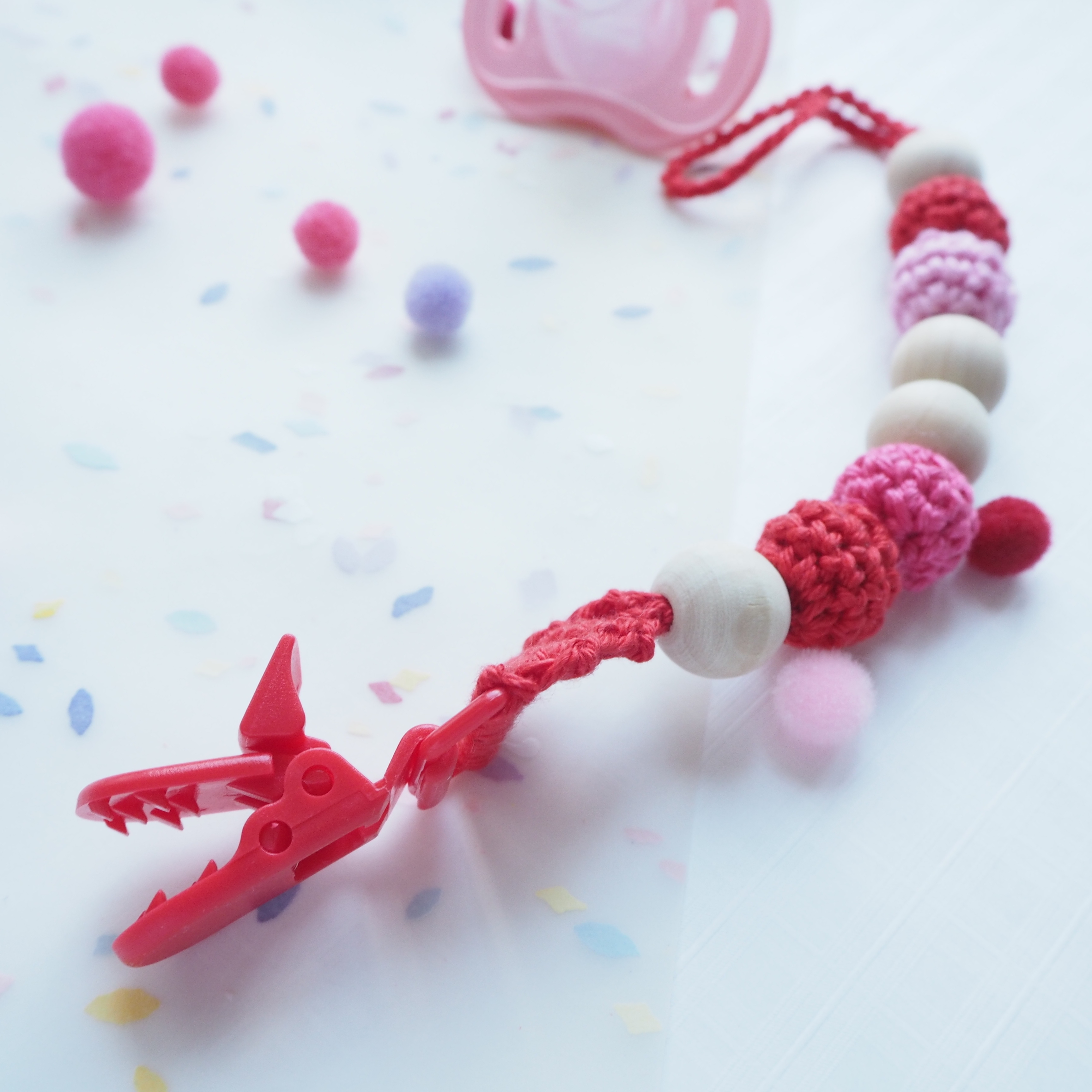 鈎織奶咀夾-七月