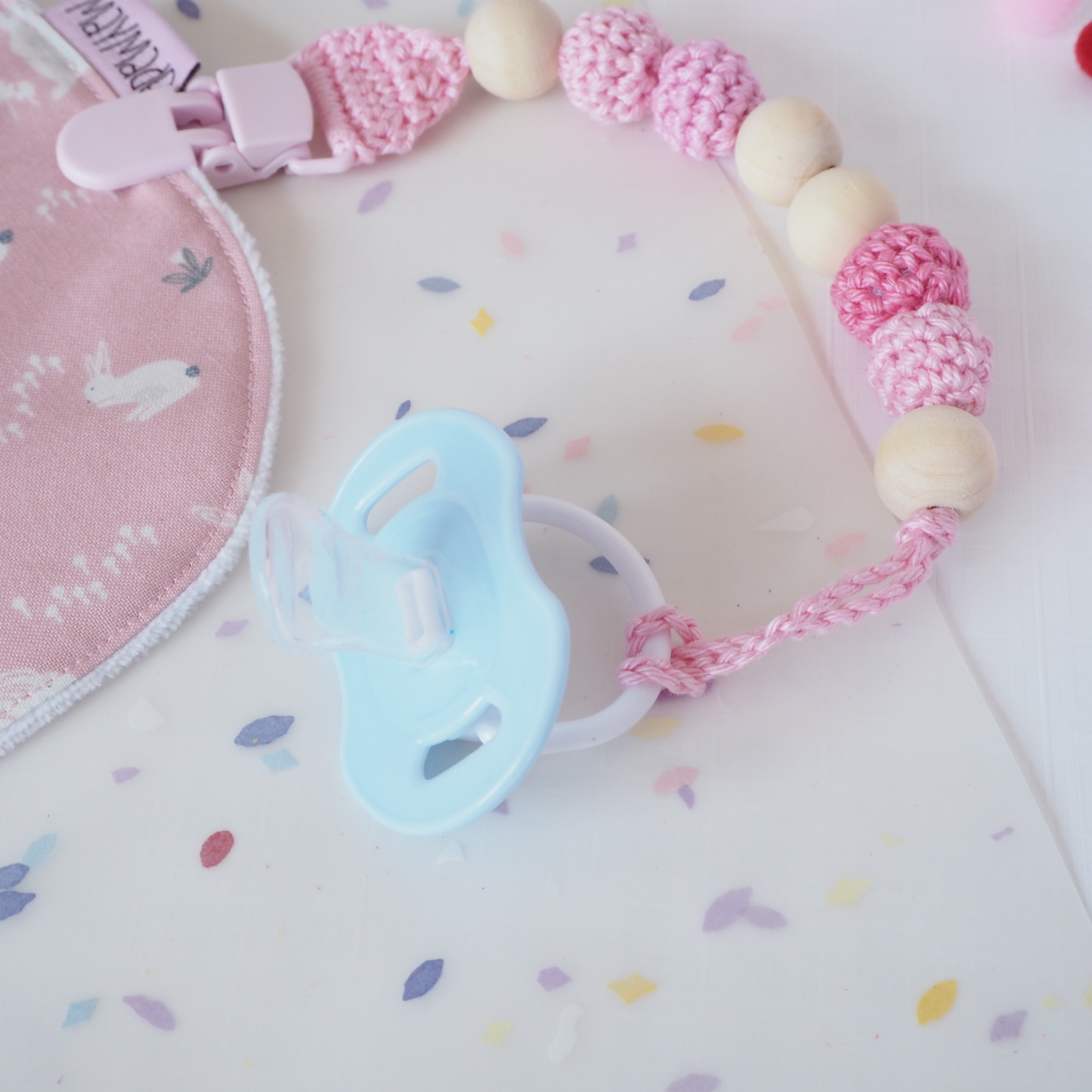 鈎織奶咀夾-十月