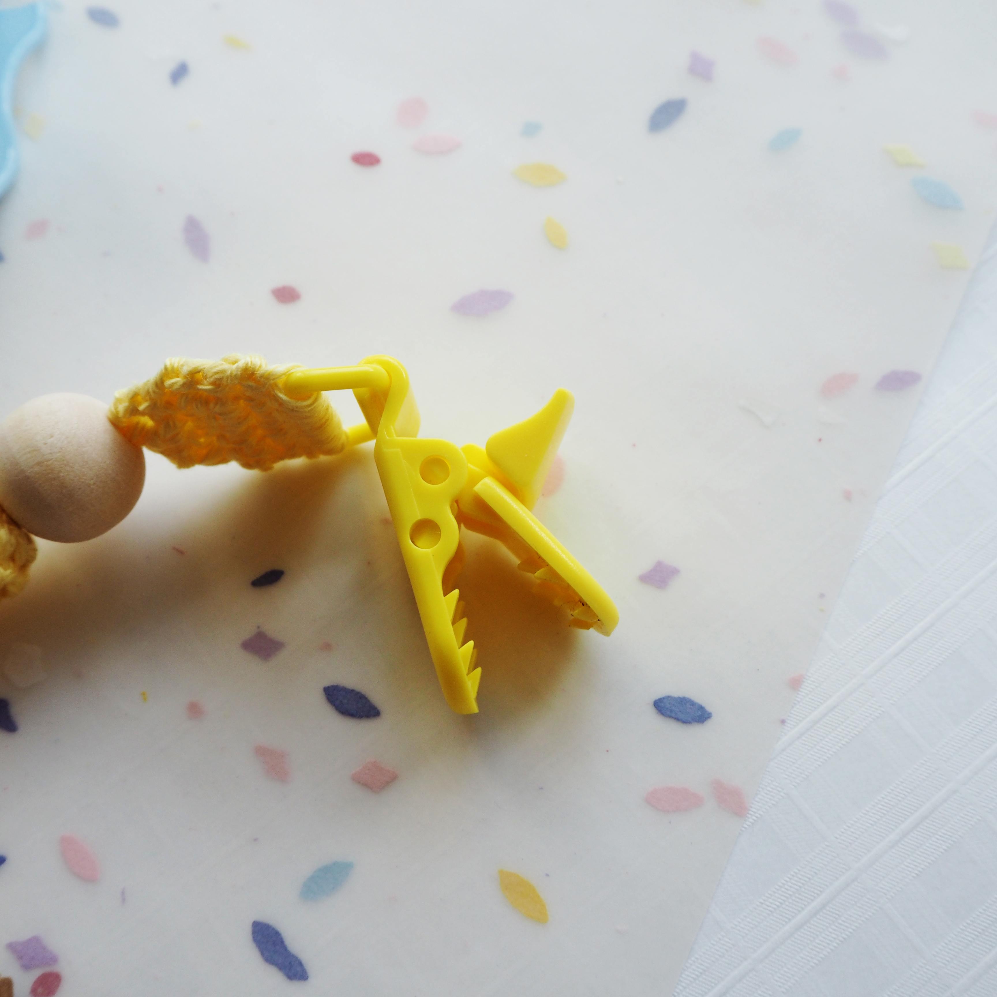 鈎織奶咀夾-十一月