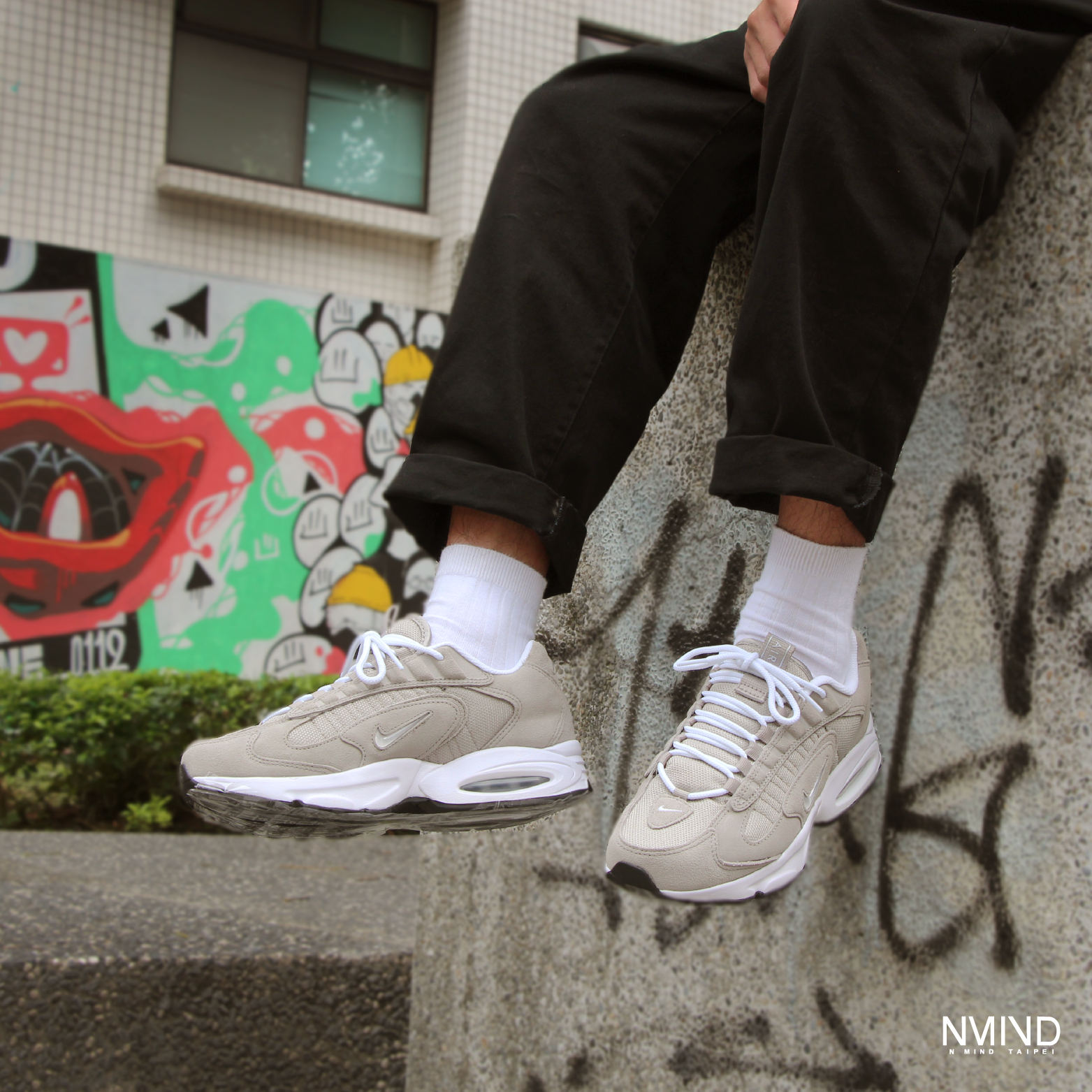 grey air max triax le sneakers