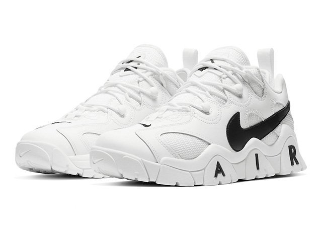 white nike barrage