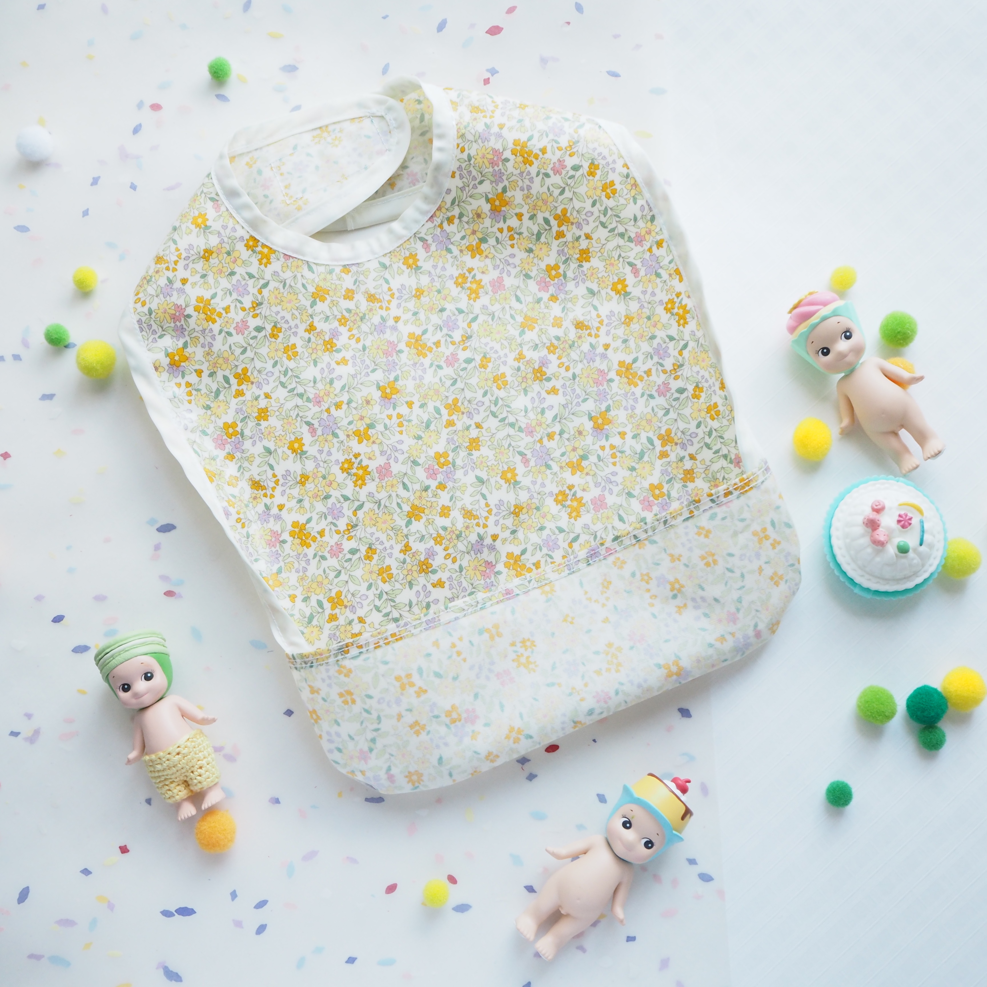 黃色碎花圖案食事用防水口水肩