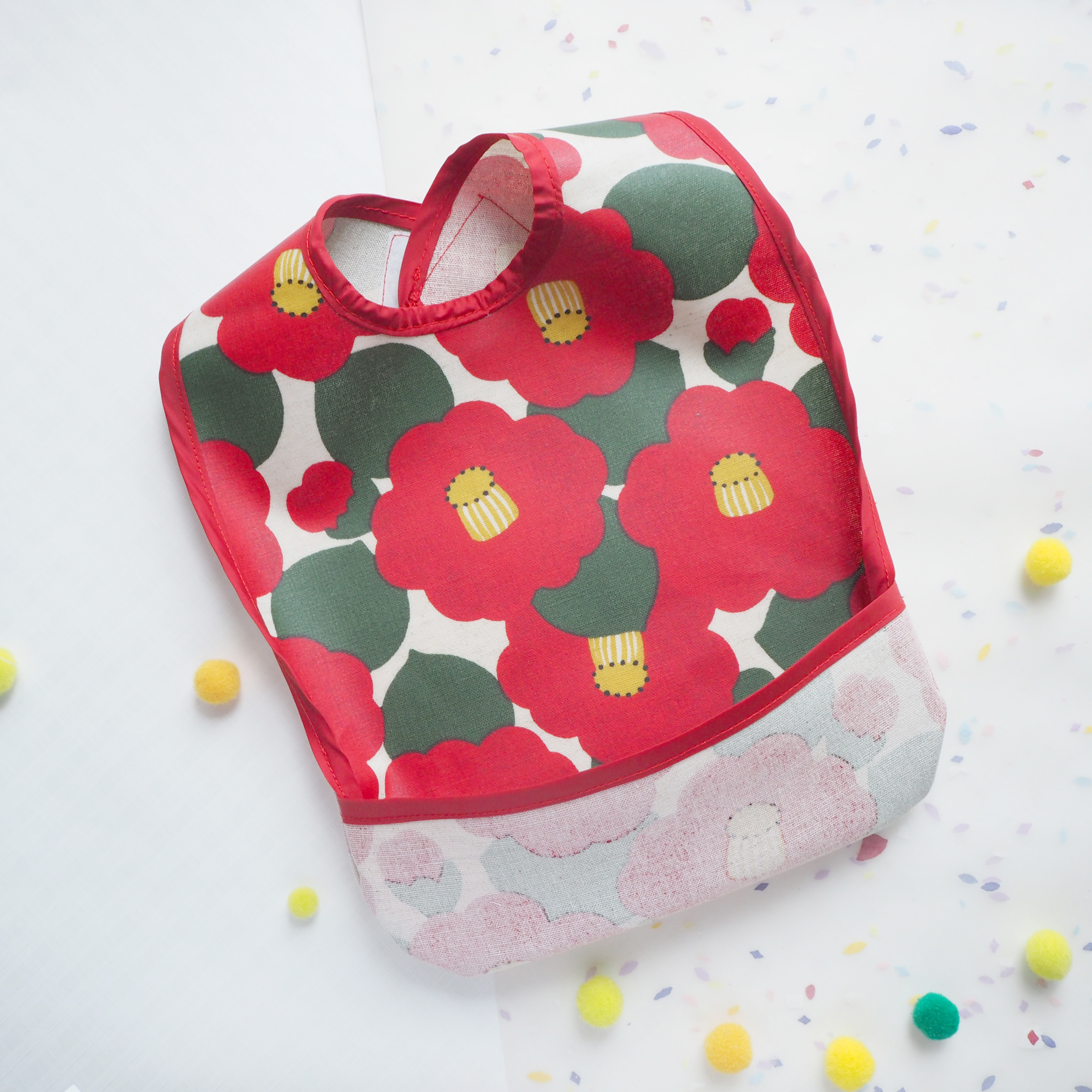 紅色花圖案食事用防水口水肩