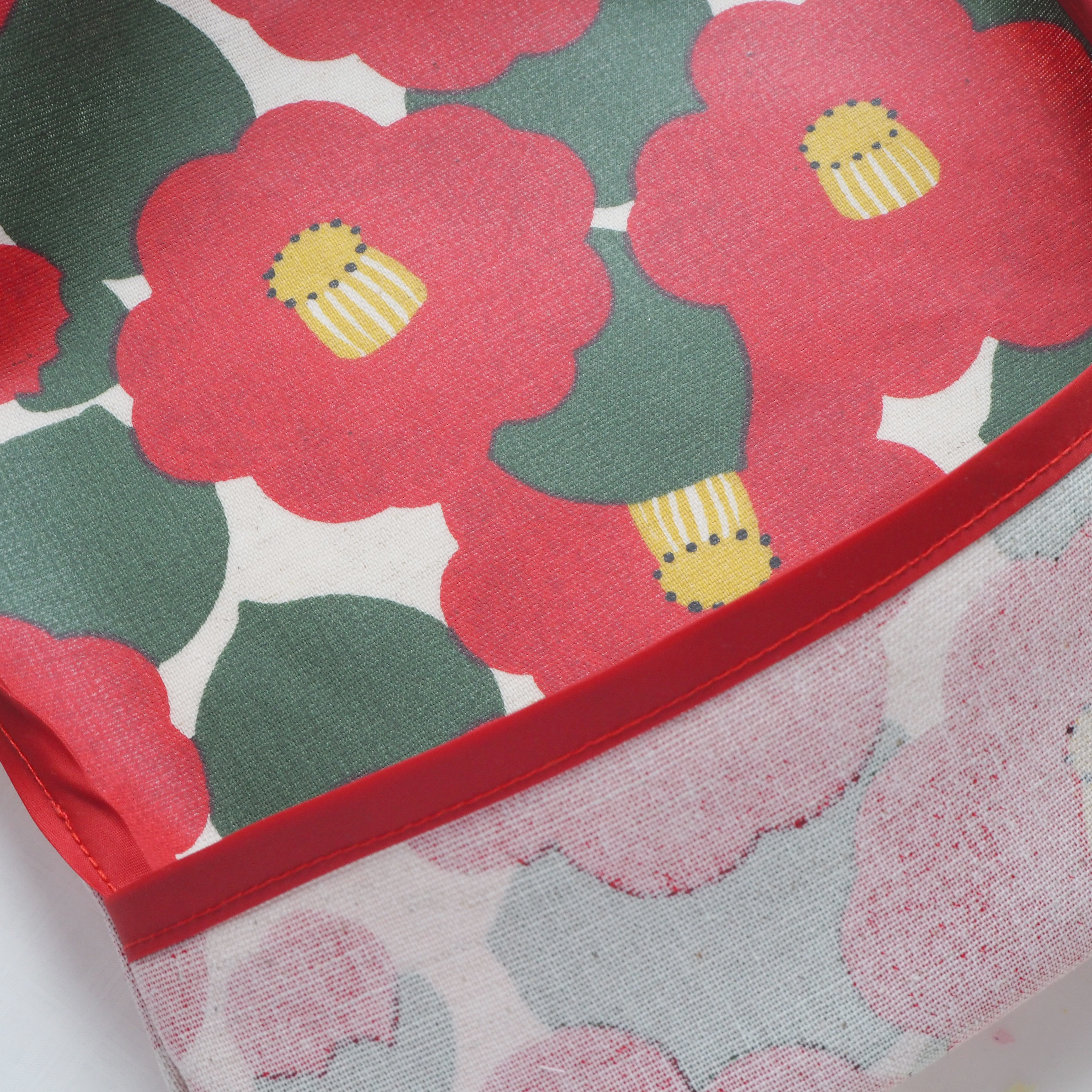 紅色花圖案食事用防水口水肩