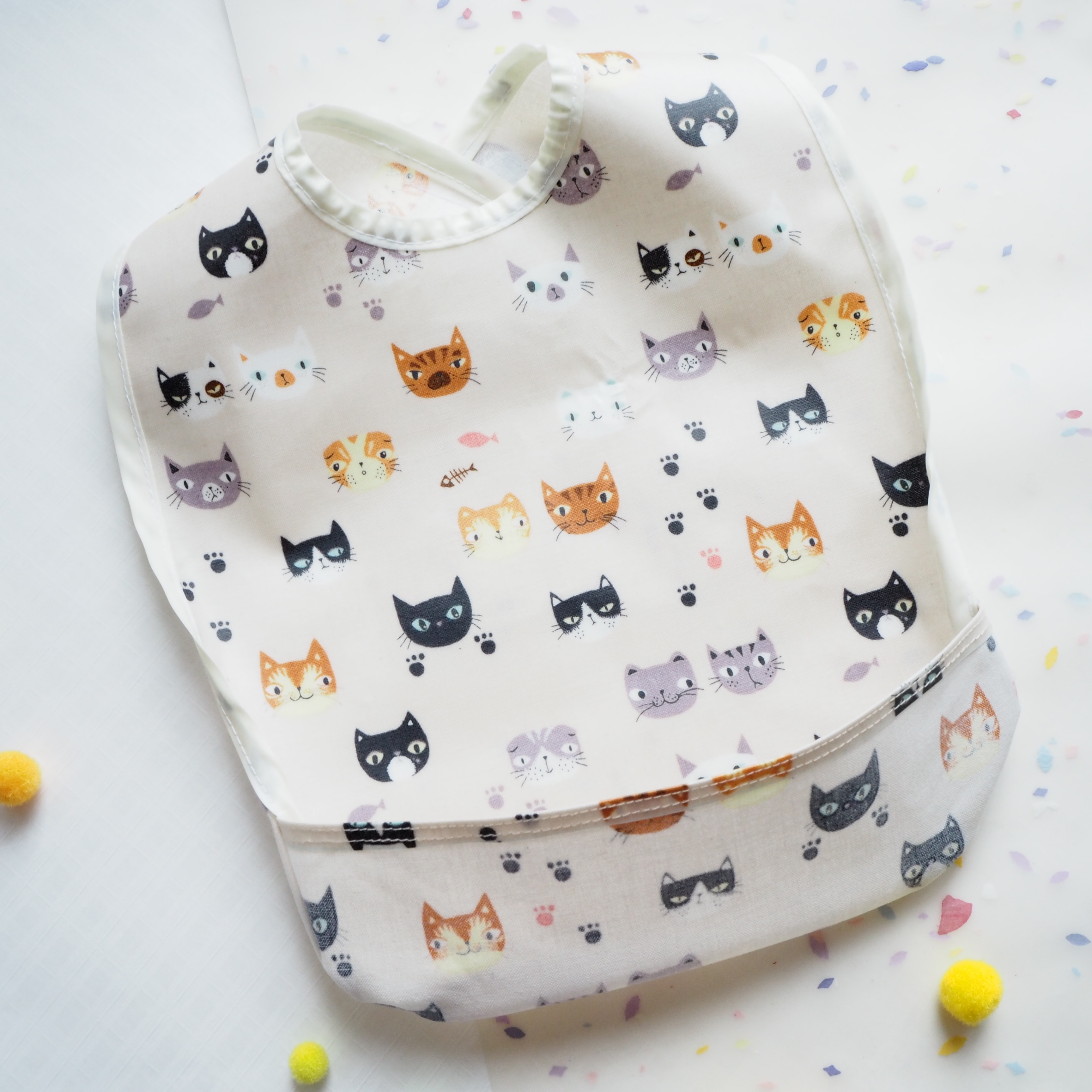 米色貓圖案食事用防水口水肩