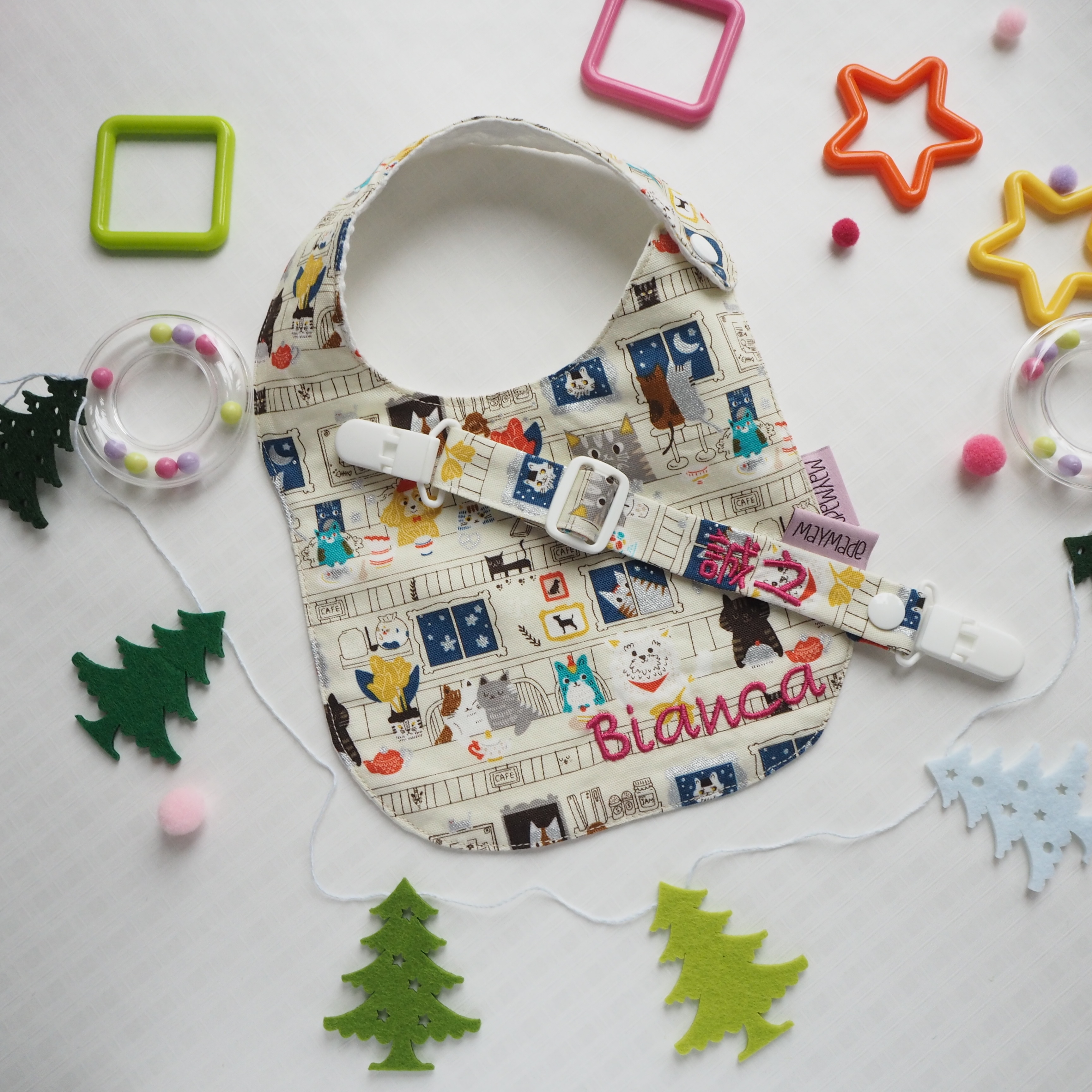 貓狗盛宴圖案口水肩