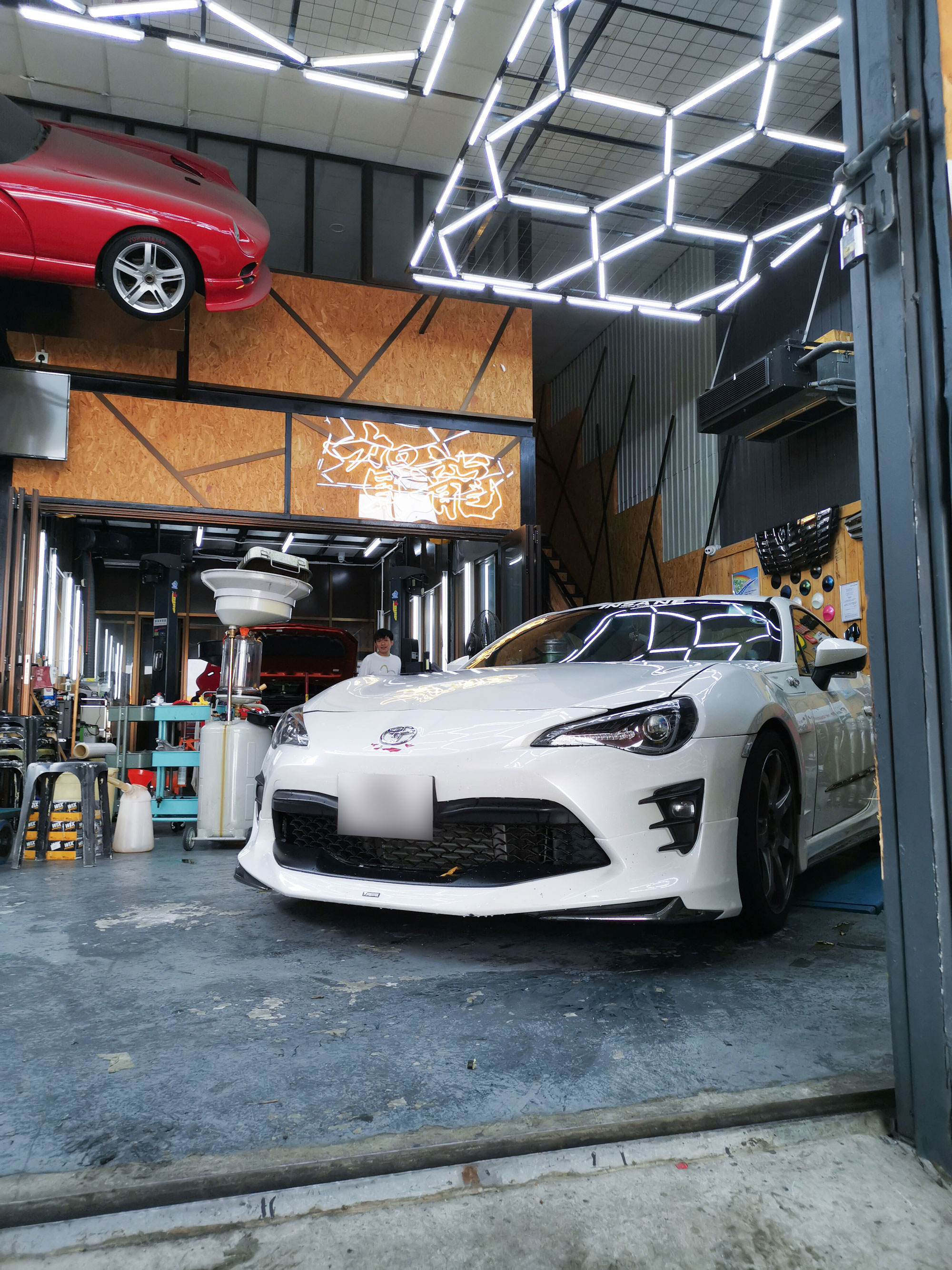 toyota 86 white ho lung motor 賀龍汽車維修
