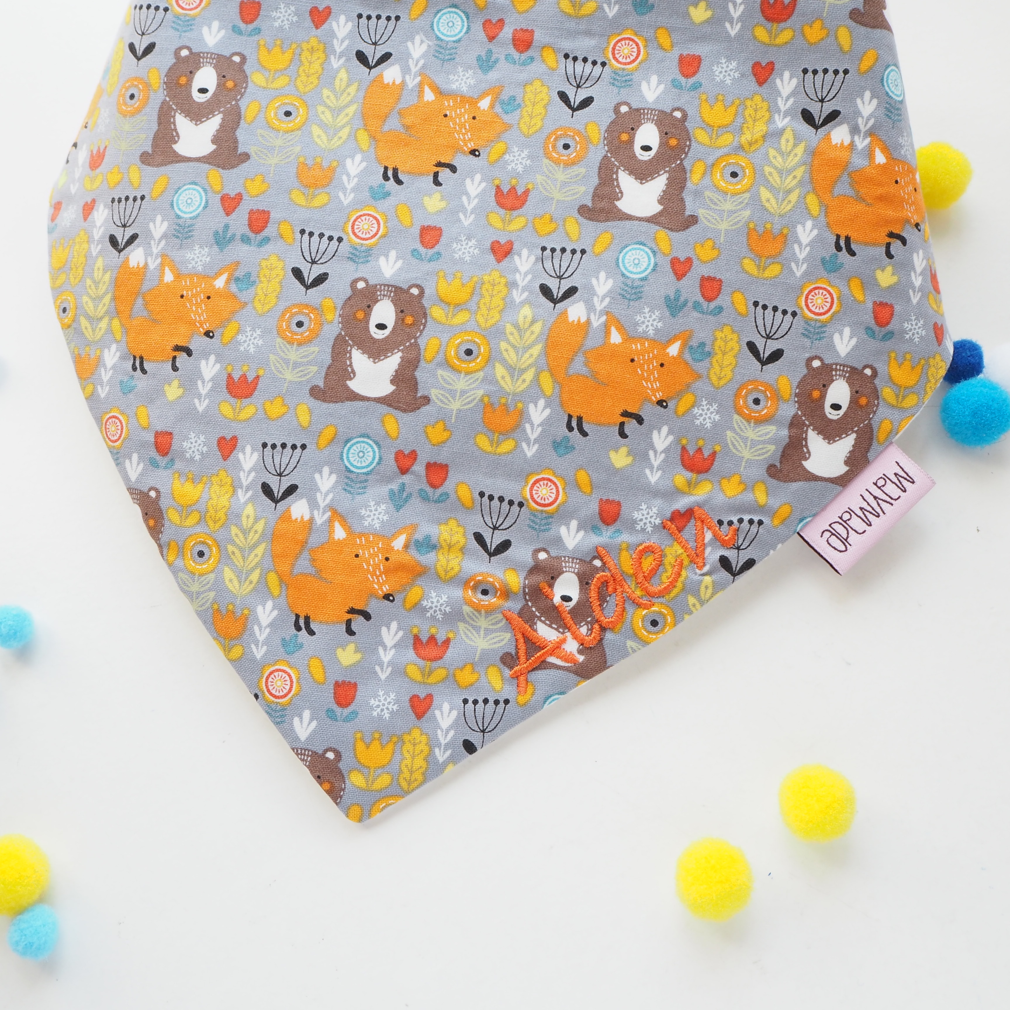 小熊與狐狸圖案 三角領巾造型口水肩 彌月禮物