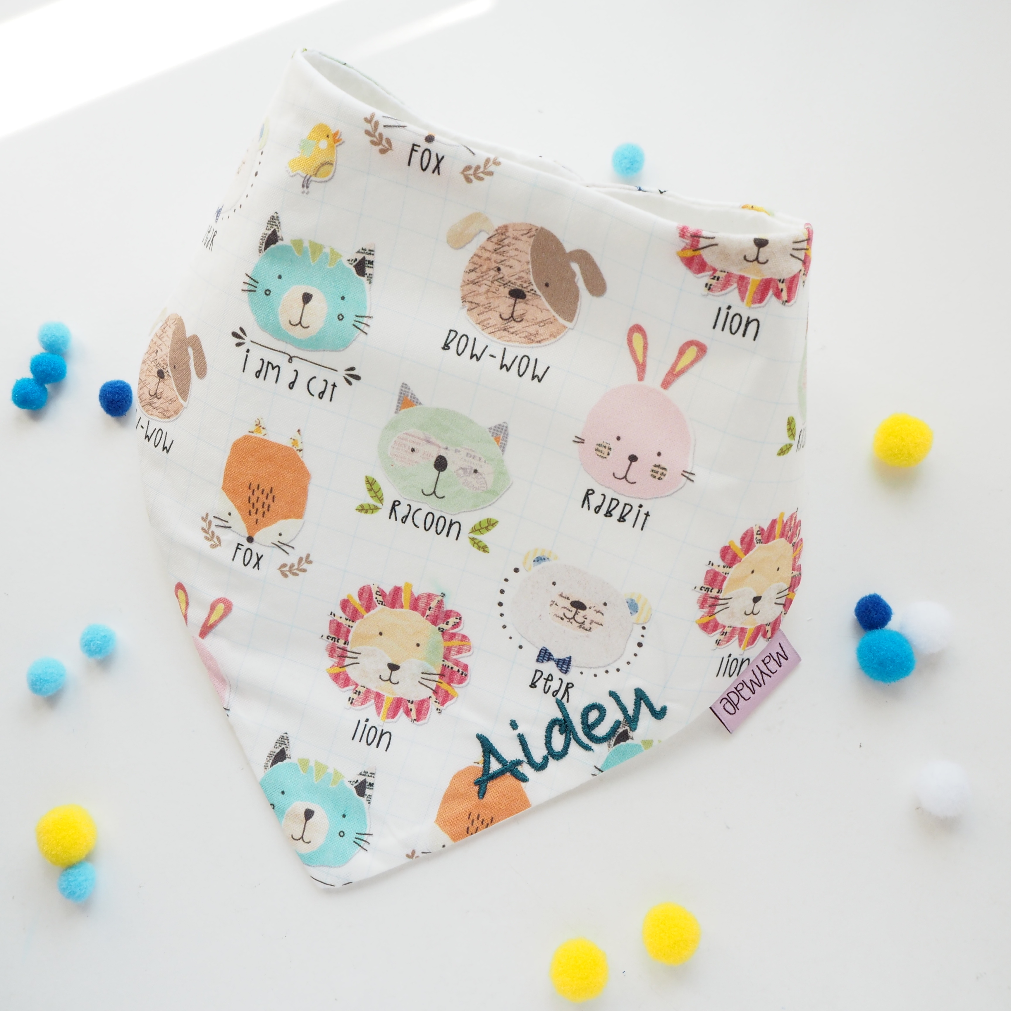 白色動物圖案 三角領巾造型口水肩 彌月禮物