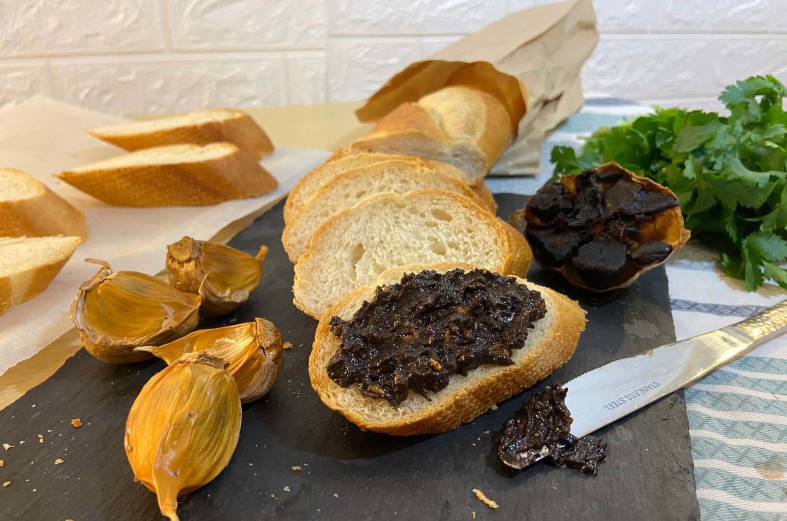 黑蒜蓉包 ,蒜茸包,黑蒜,黑蒜食譜,自家製,做法,食譜, 家常菜, 煮餸,食療,蒜頭,法包,日本青森縣黑蒜