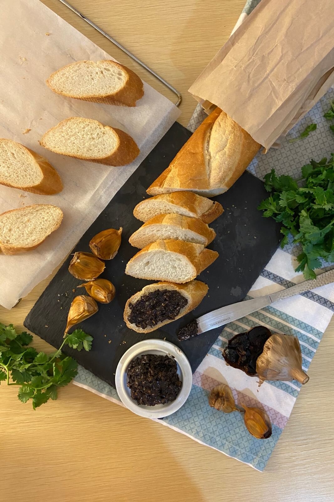 黑蒜蓉包 ,蒜茸包,黑蒜,黑蒜食譜,自家製,做法,食譜, 家常菜, 煮餸,食療,蒜頭,法包,日本青森縣黑蒜