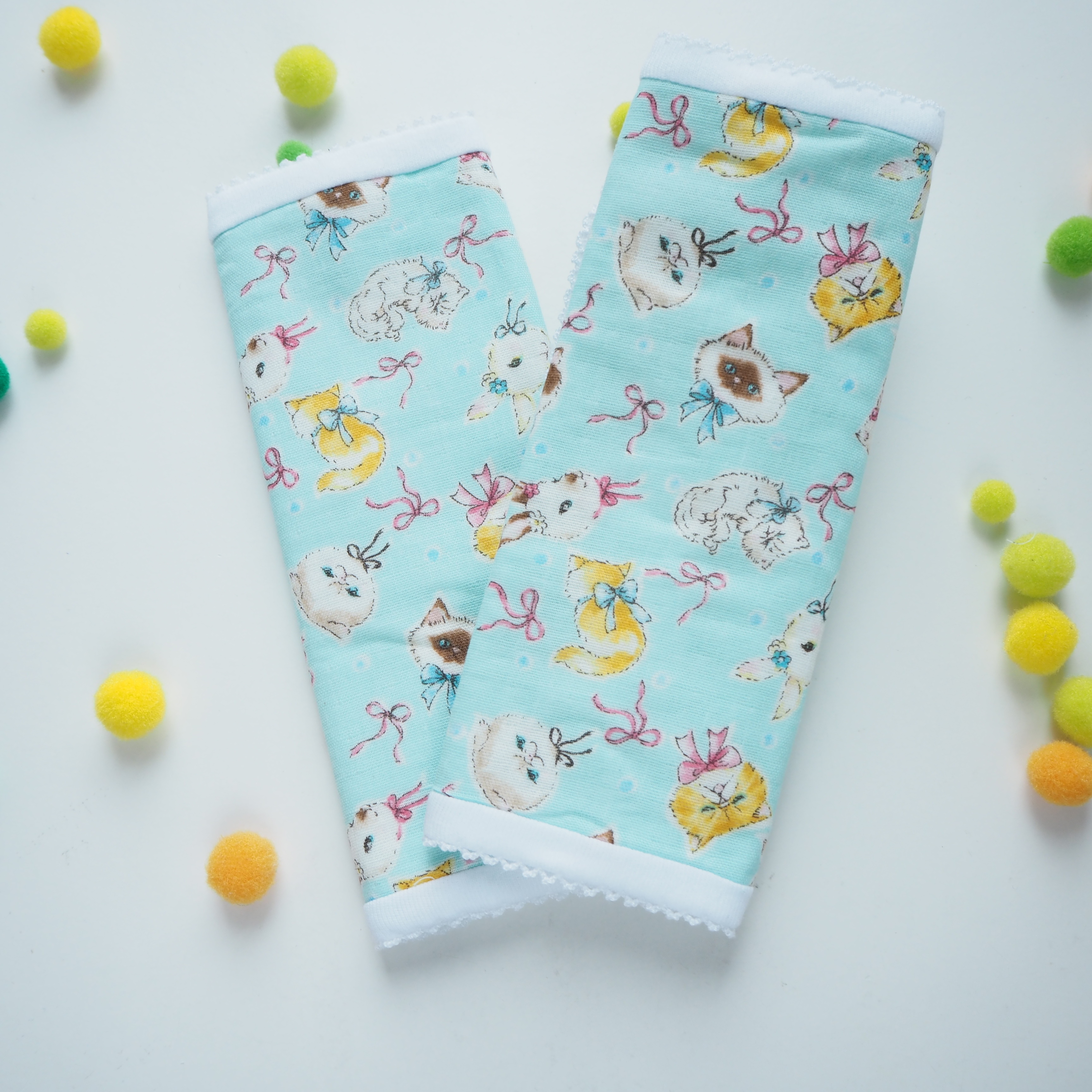 綠色小貓和小兔圖案 日本六重紗雙面背帶口水巾 咬咬巾