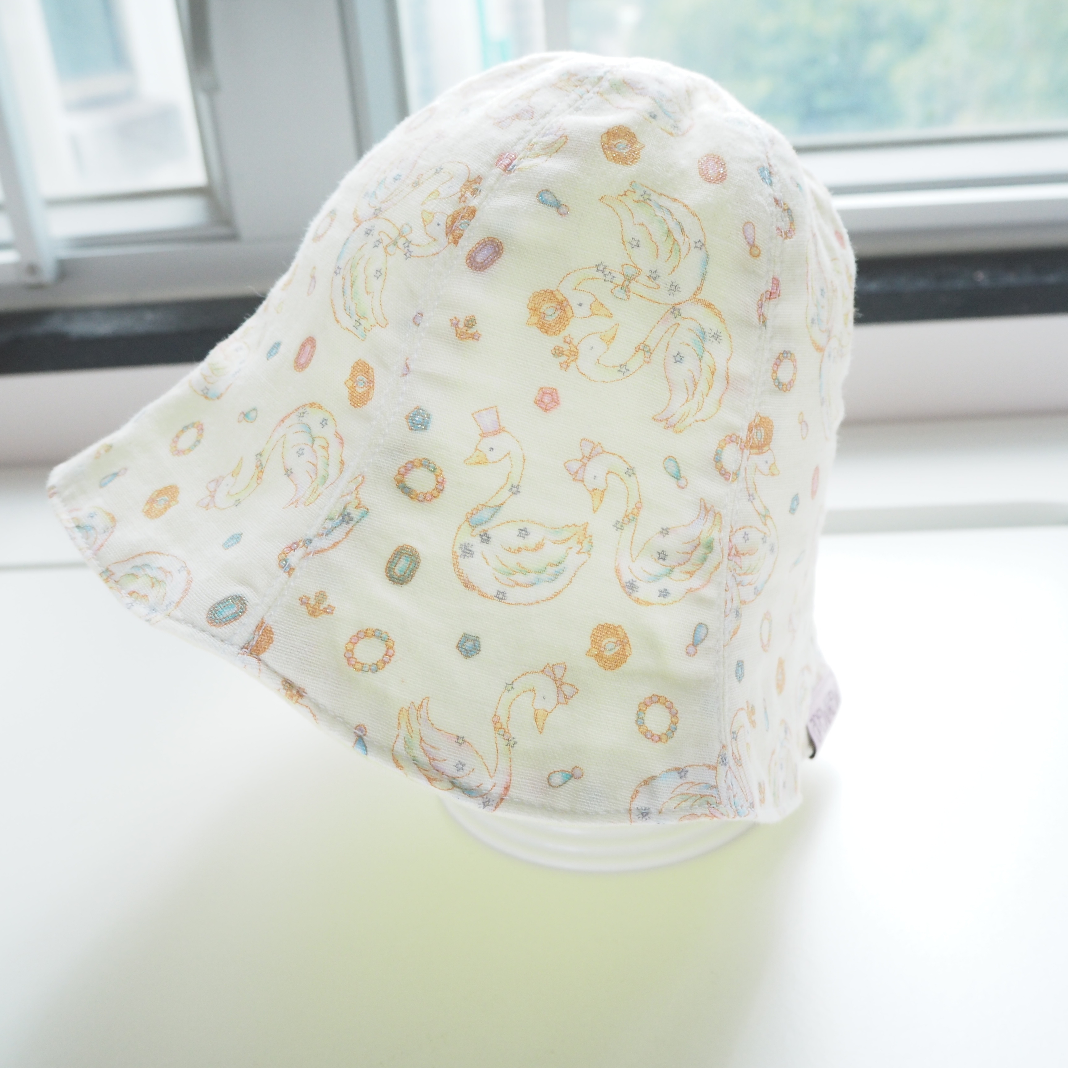 黃色天鵝圖案 雙層紗嬰兒帽