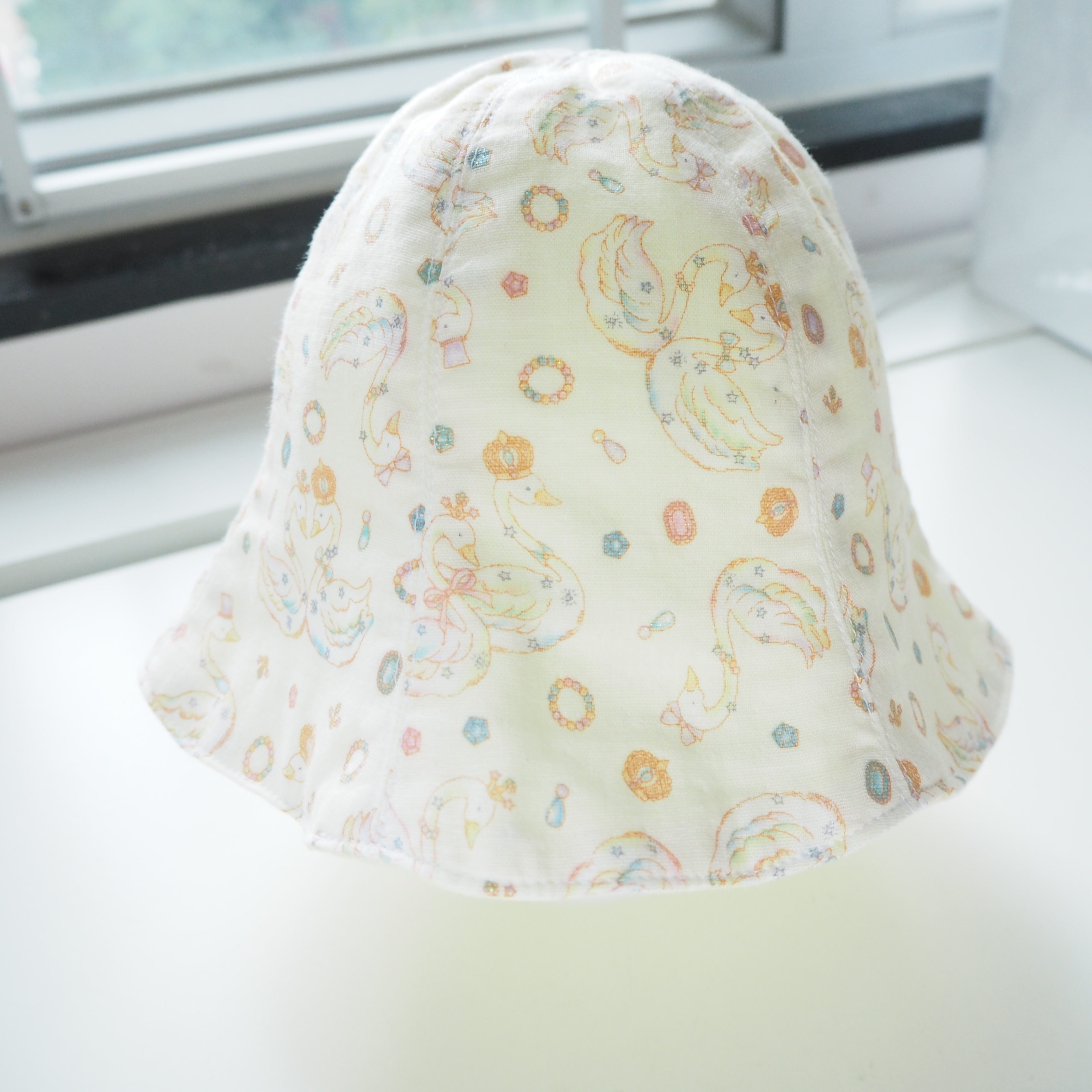 黃色天鵝圖案 雙層紗嬰兒帽