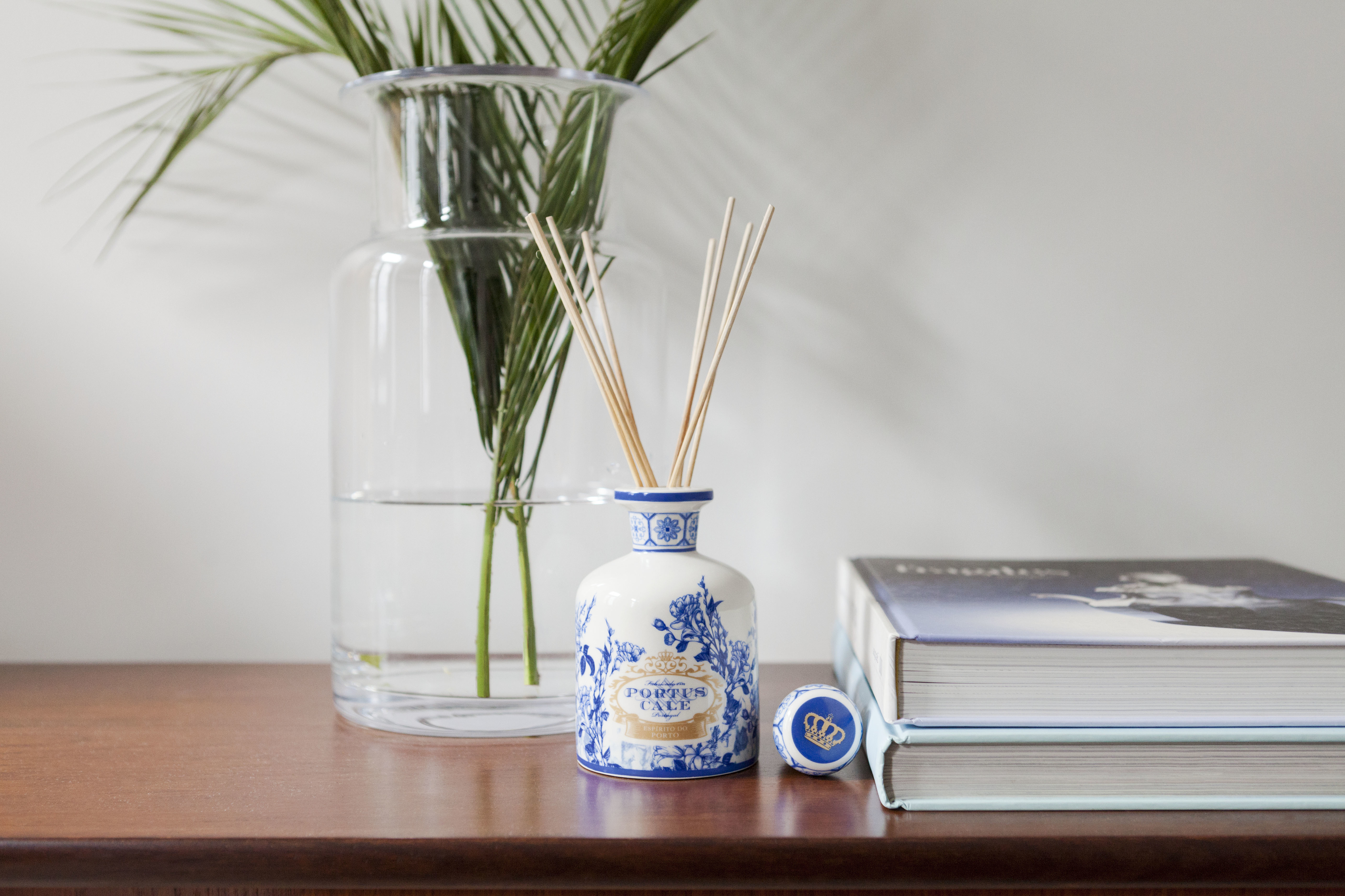 葡萄牙傳統藍金香薰座及酒禮品裝