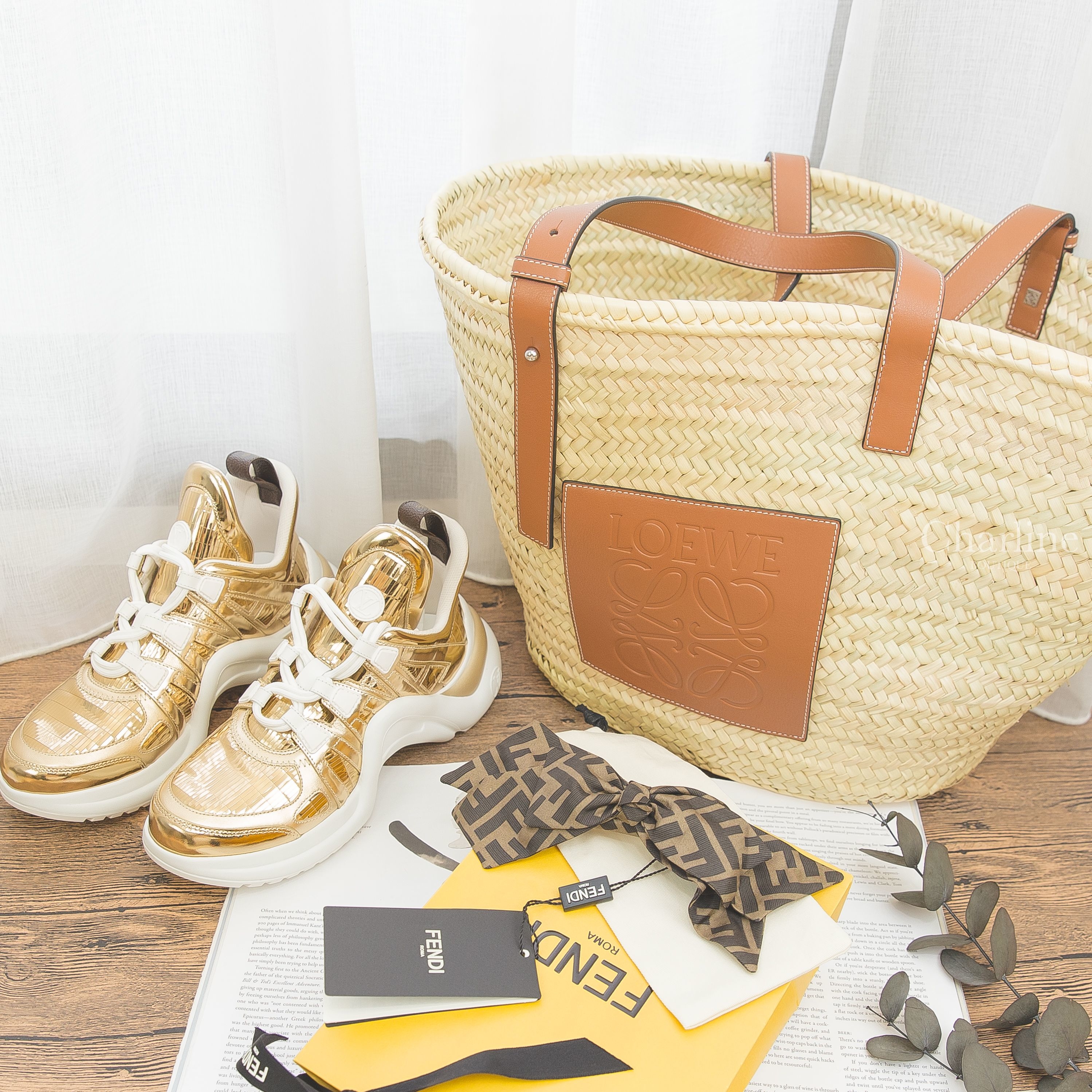 Fendi Hair Clip 咖啡色老花蝴蝶結真絲髮飾,Loewe Basket Bag 棕褐色中型手提草編包,Louis Vuitton LV Archlight Trainers 金色運動鞋-Charline Boutique 精品代購