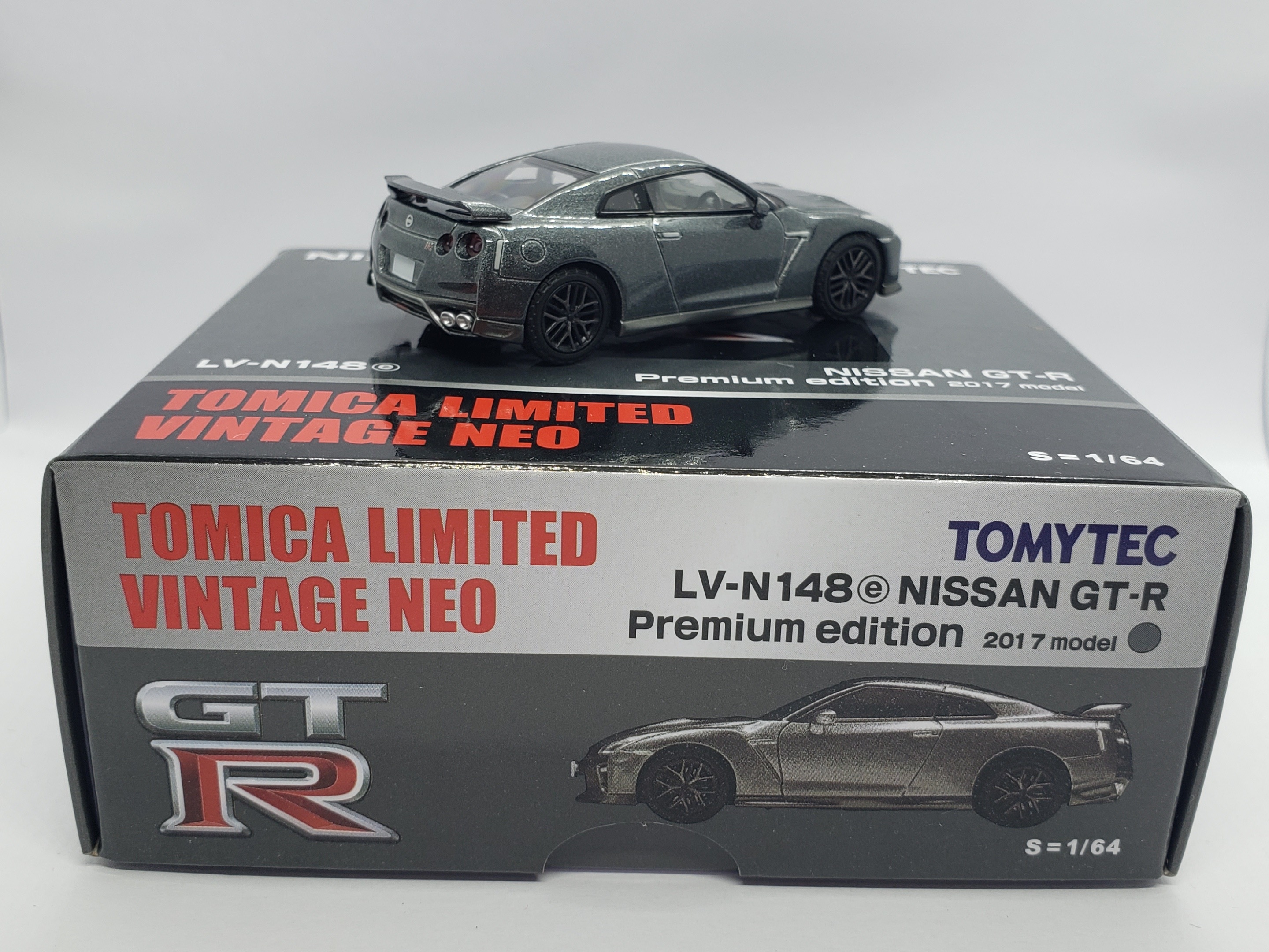 TOMICA LIMITED VINTAGE NEO NISSAN