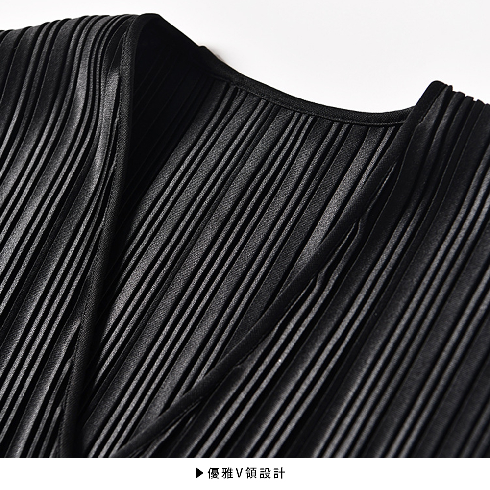 DEER.W V領半袖壓褶洋裝 平拍細節