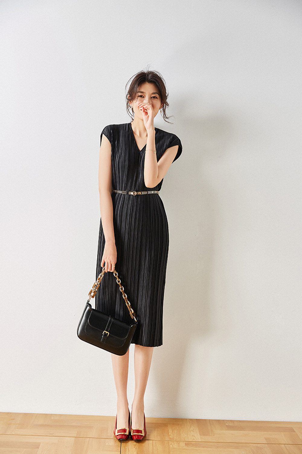 DEER.W V領半袖壓褶洋裝 黑色