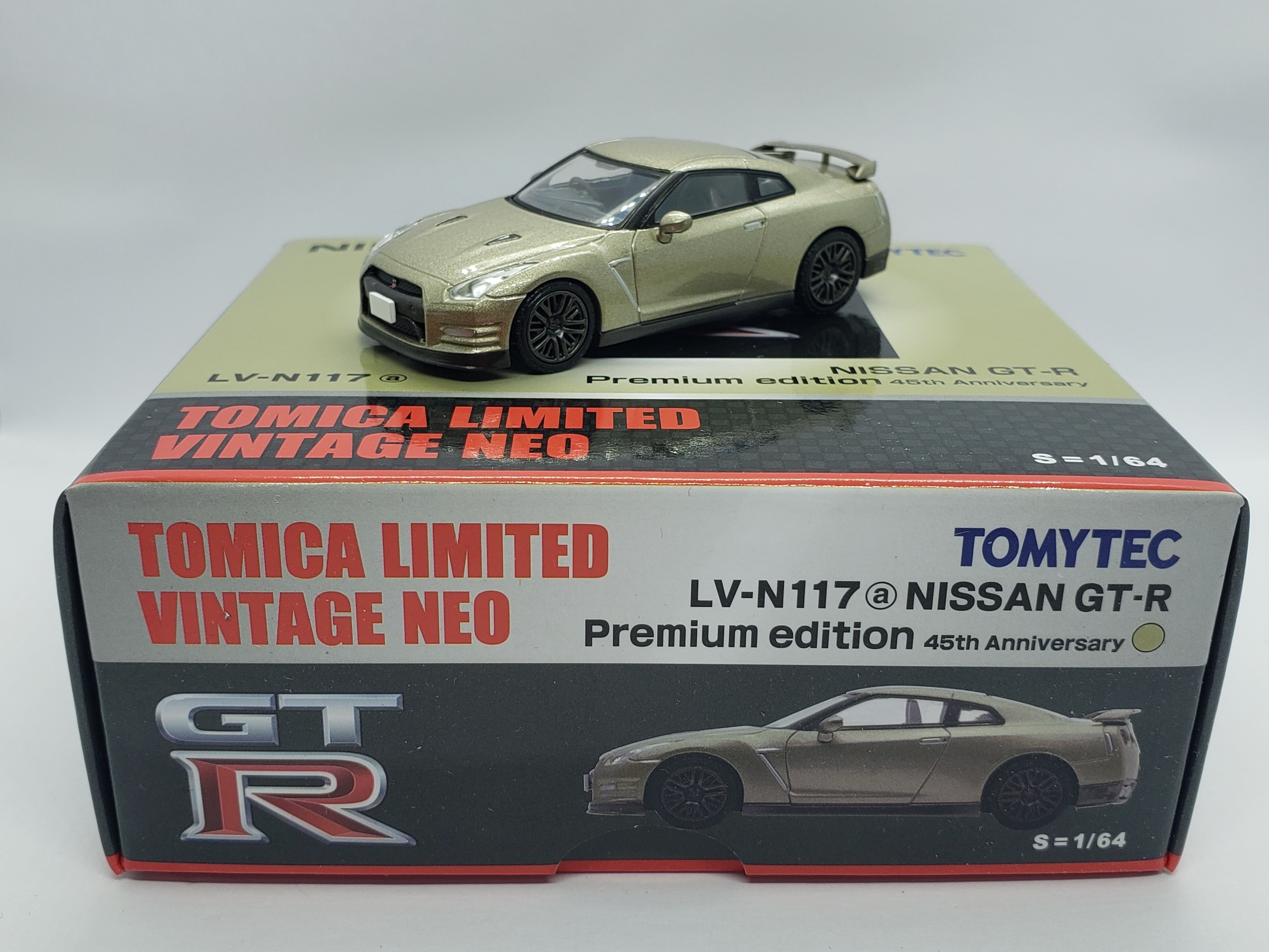 Tomica Limited Vintage NEO LV-N117a Nissan GT-R Premium