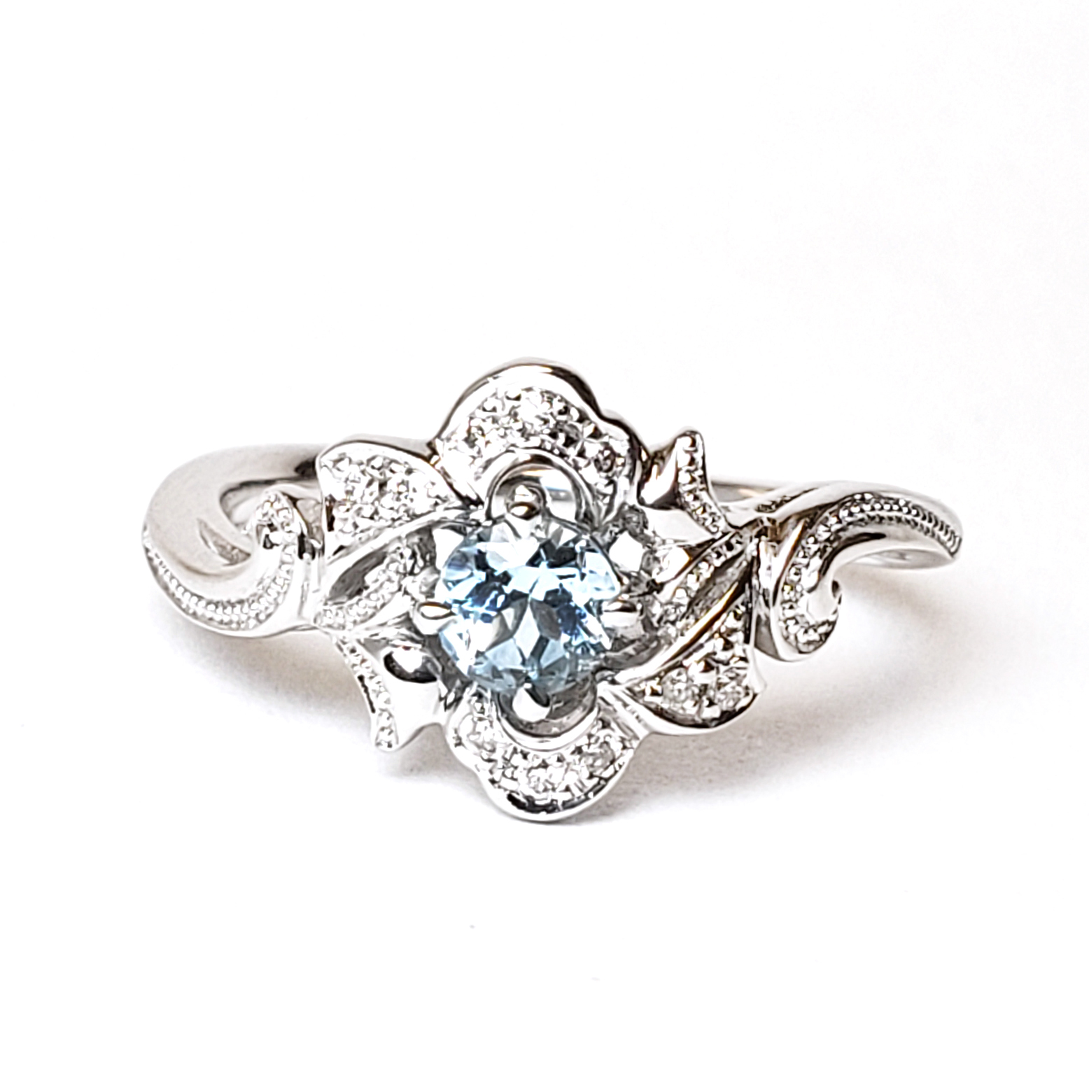 18K 白金天然鑽石/ 海藍寶戒指