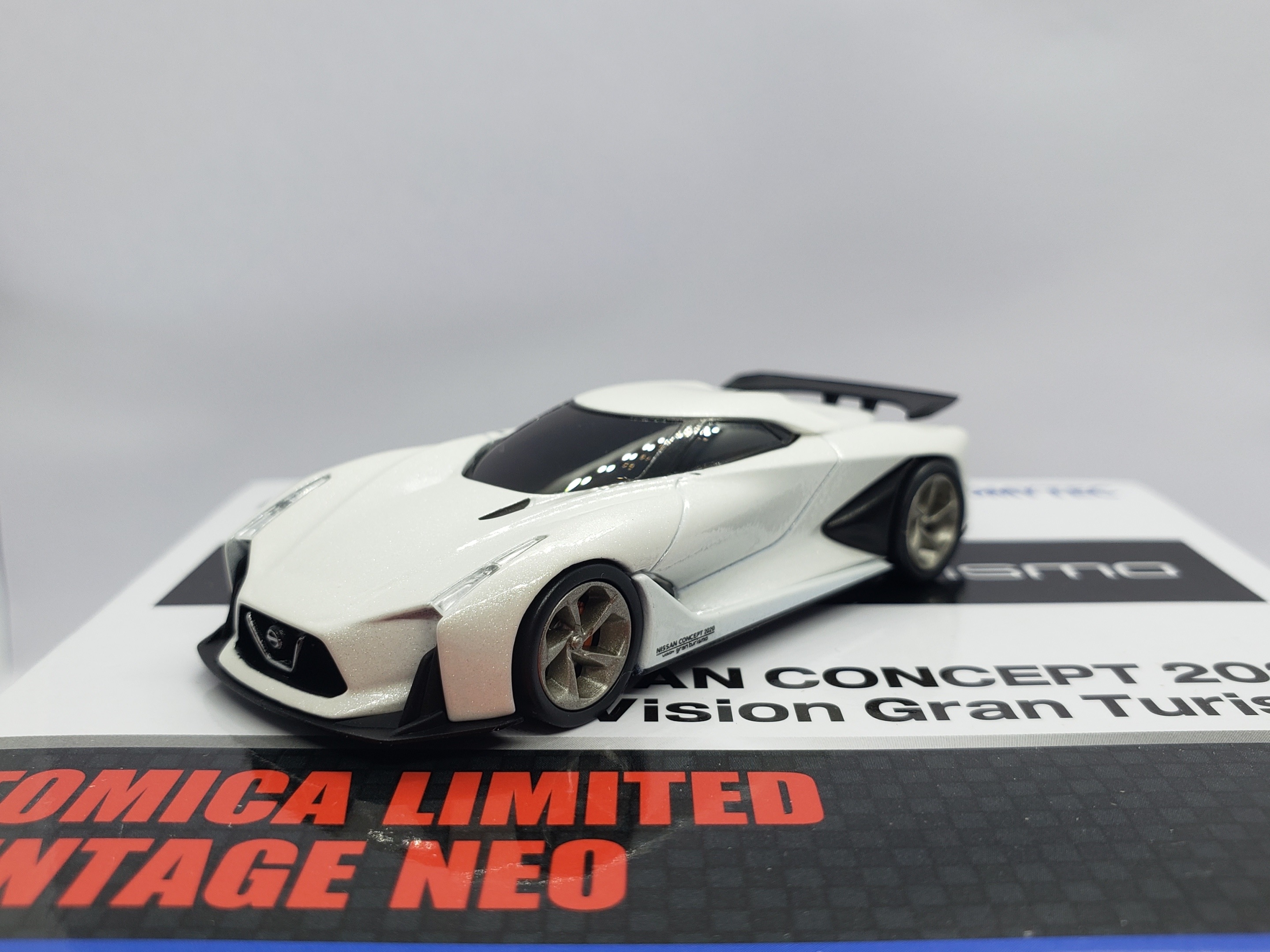 Tomica Limited Vintage NEO Nissan Concept 2020 Vision G