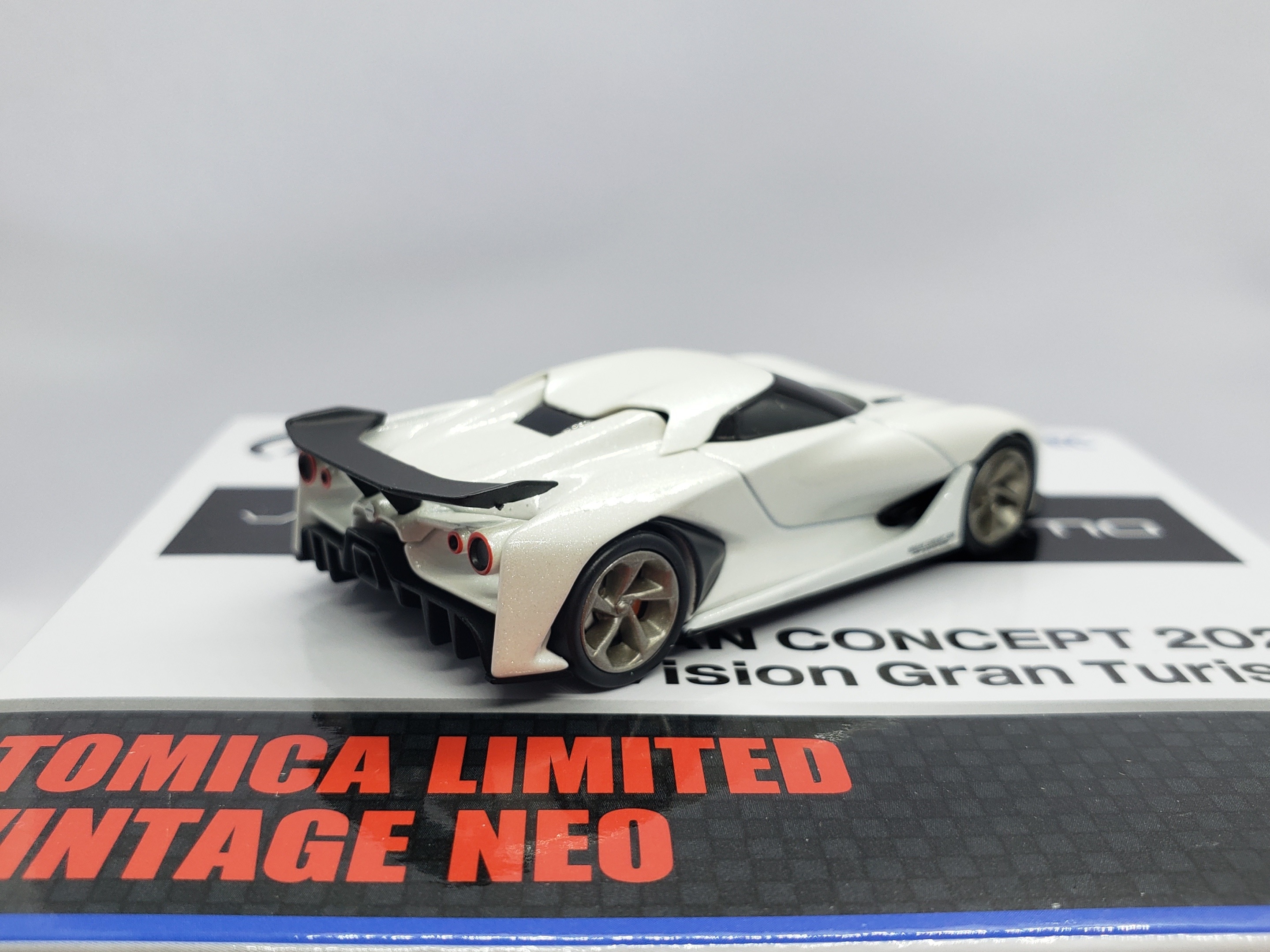 Tomica Limited Vintage NEO Nissan Concept 2020 Vision G