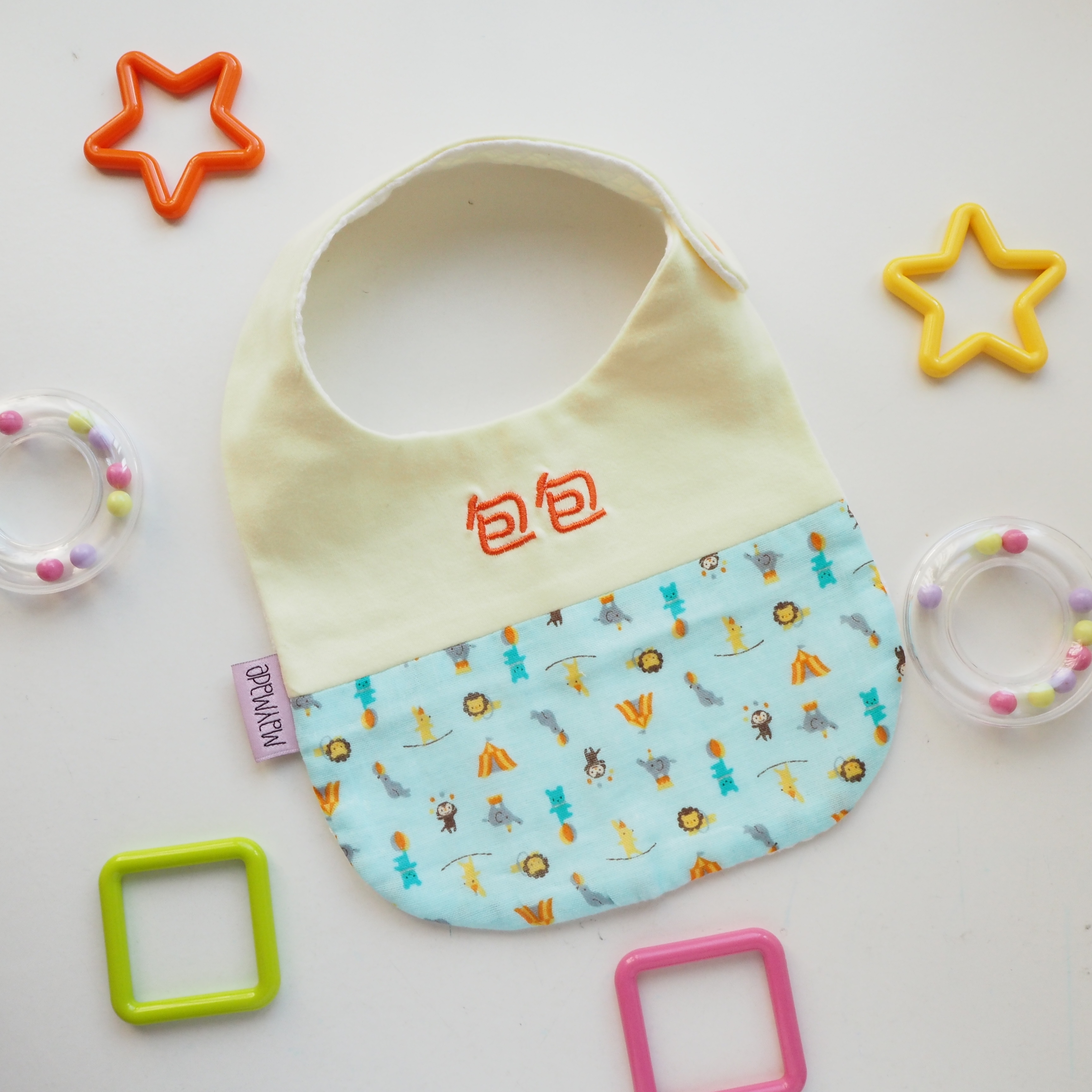 ［最後4條］綠色馬戲團圖案 拼布款繡名口水肩