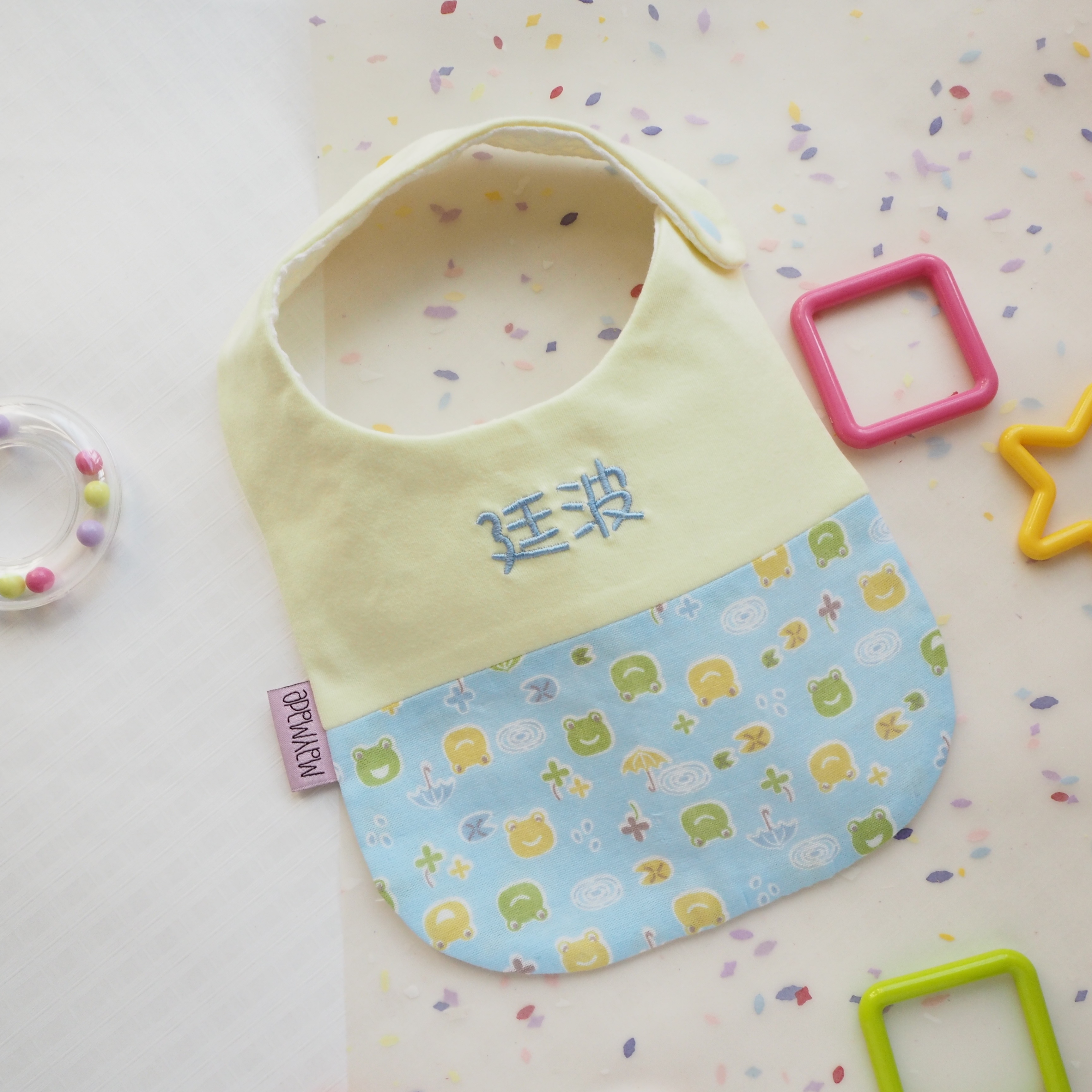 青蛙圖案 拼布款繡名口水肩