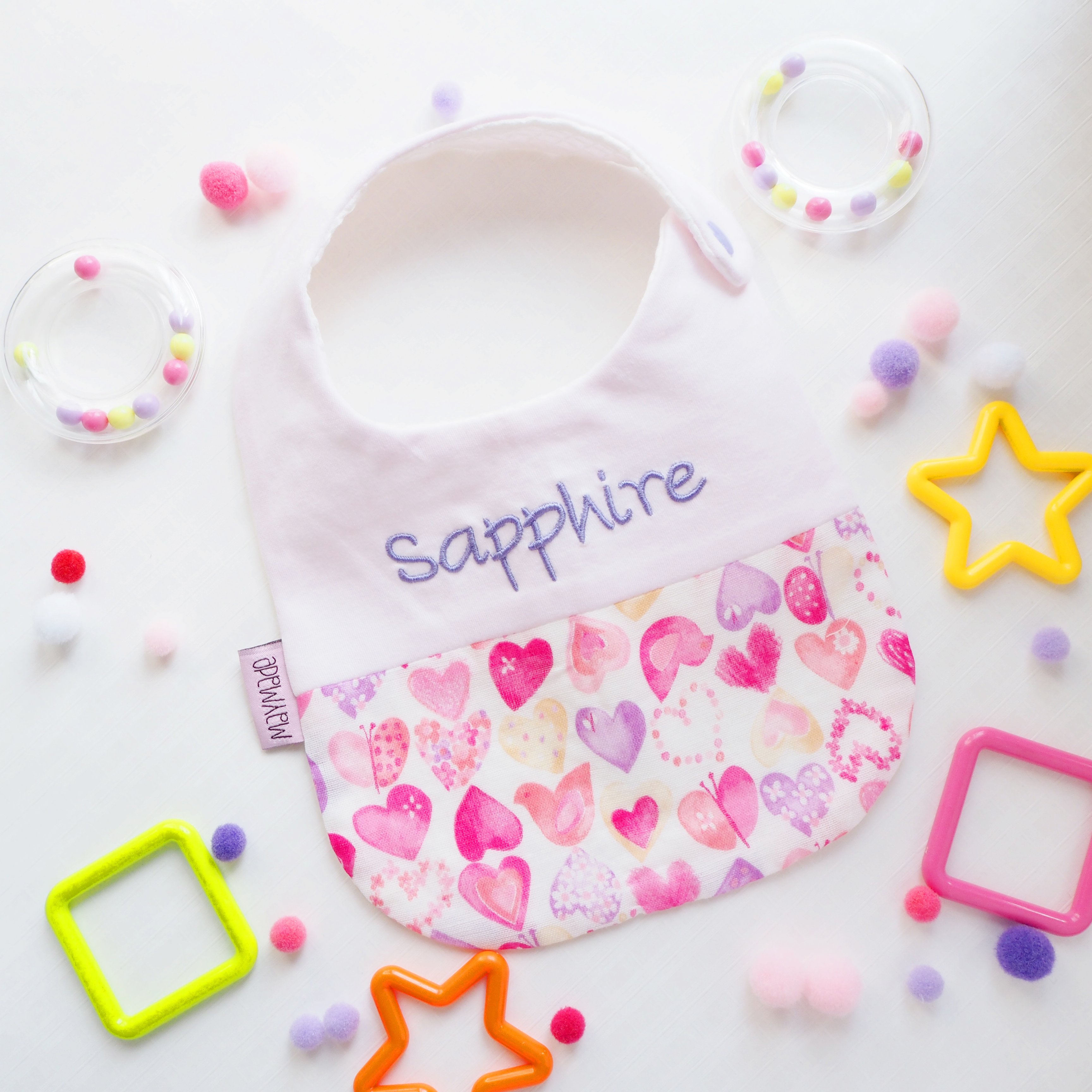 愛心圖案 拼布款繡名口水肩