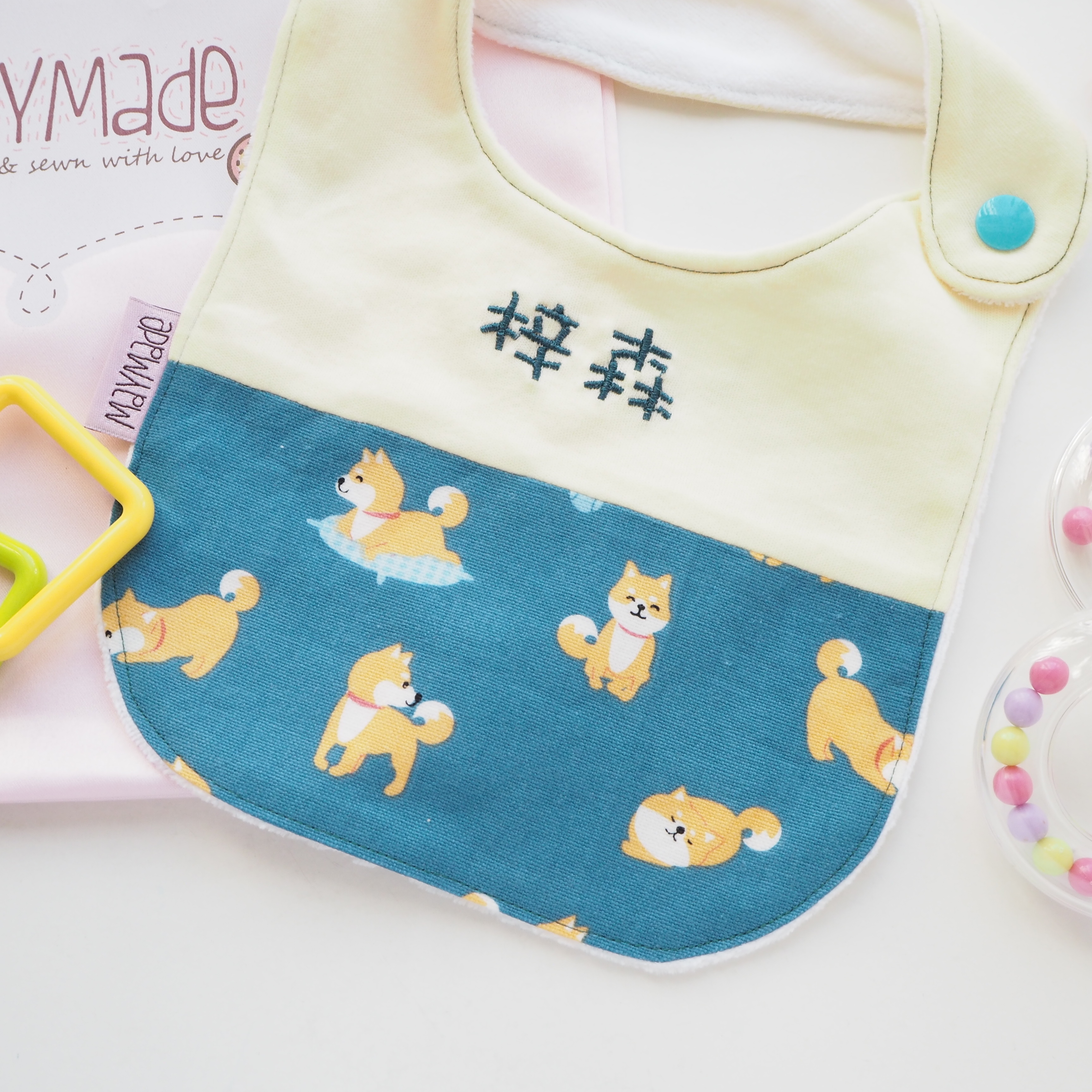 綠色柴犬純棉布圖案 拼布款繡名口水肩