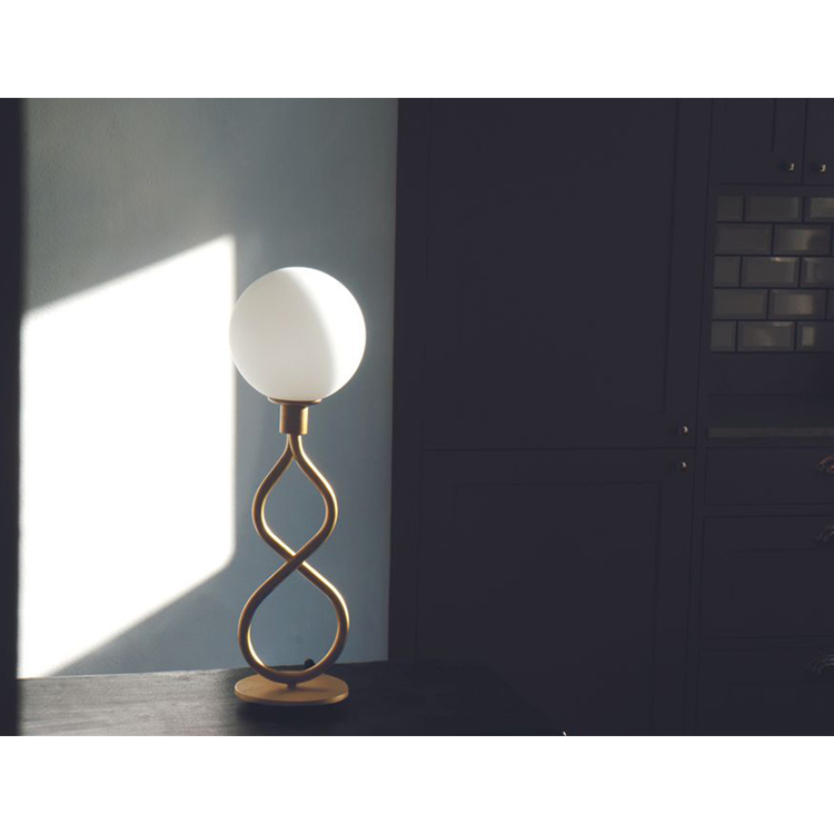 1445-6 ELD KLOT 桌燈