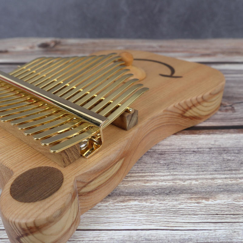 熊香香 板式聞香卡林巴琴 檜木／香杉 搭配台灣製金色鋼片【附收納側背包】 第 3 張圖片｜三峽鼓 / 打擊