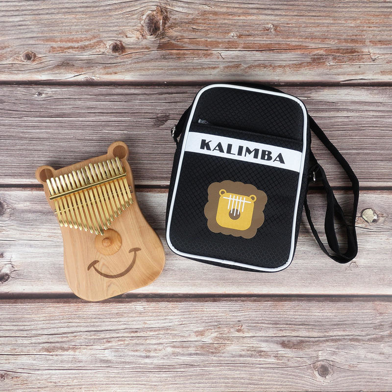 熊香香 板式聞香卡林巴琴 檜木／香杉 搭配台灣製金色鋼片【附收納側背包】 第 6 張圖片｜三峽鼓 / 打擊