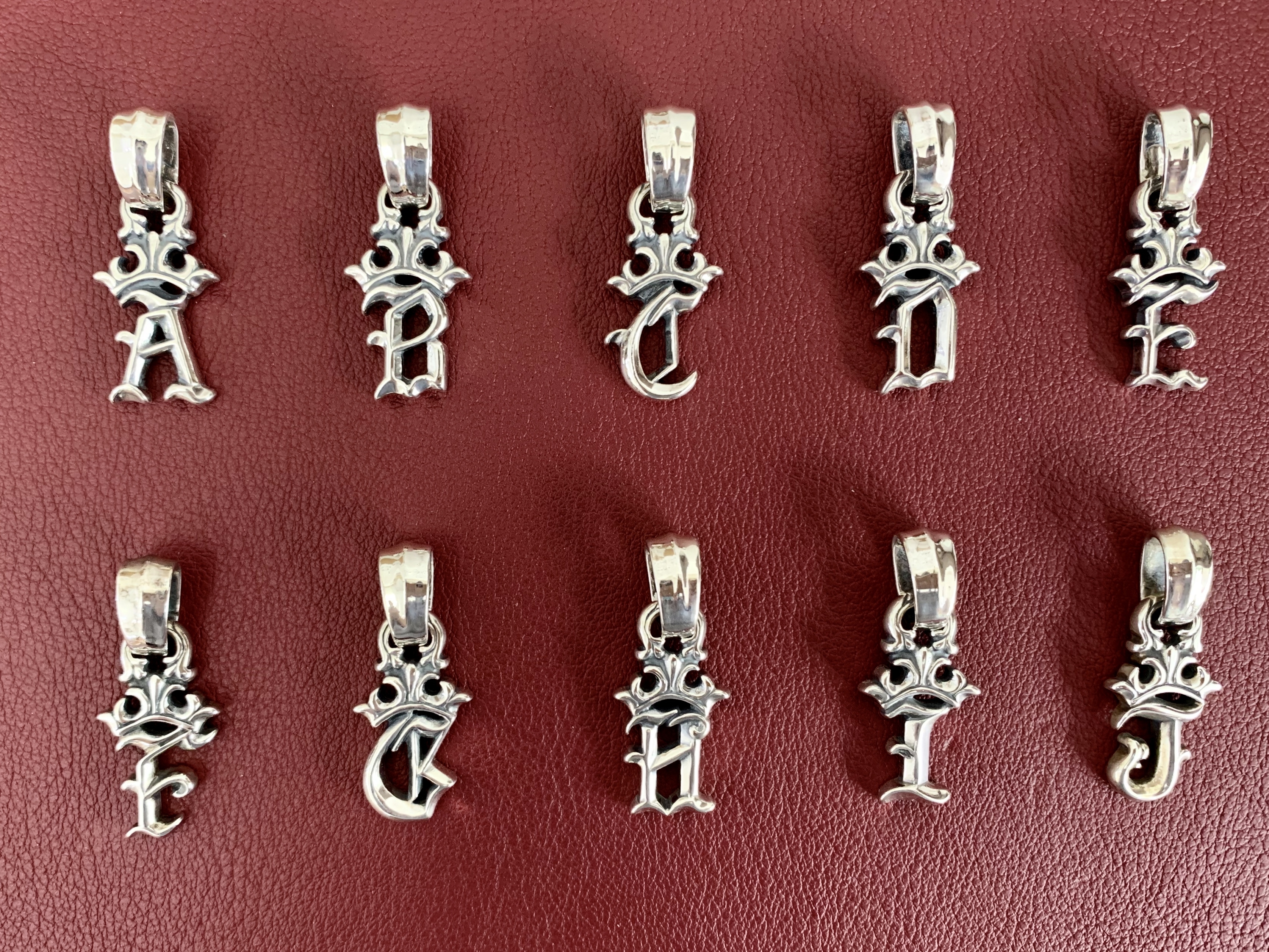 PN878 英文字母皇冠吊墜