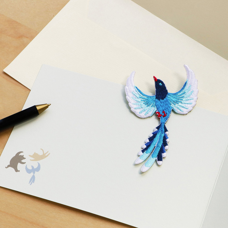 《島嶼漫舞》繡片與萬用卡組・台灣藍鵲