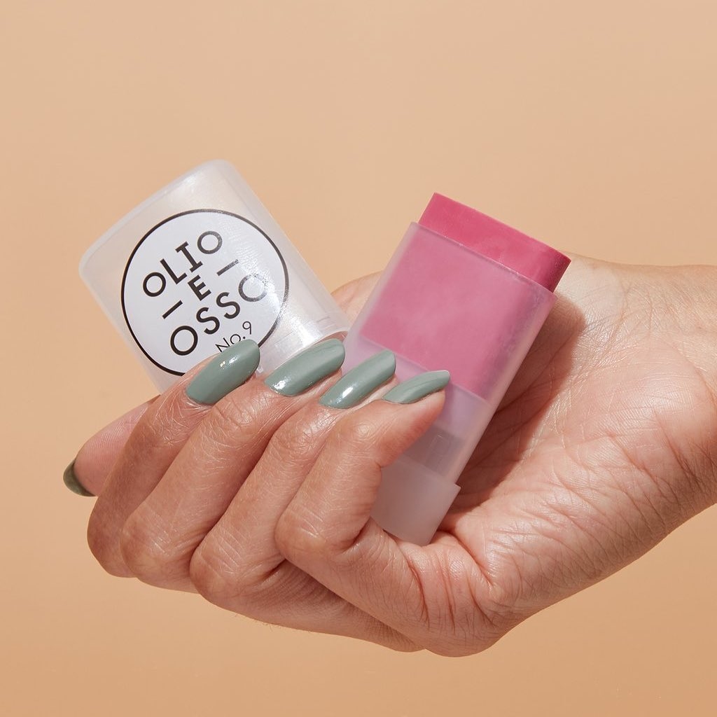 OLIO E OSSO,顏頰膏,顏頰彩,化妝品,歐美妝,小辣椒葛妮絲派特羅,純天然,眼影霜,眼影,腮紅膏,腮紅,打底,部落客推薦,修容,橄欖油,保養品