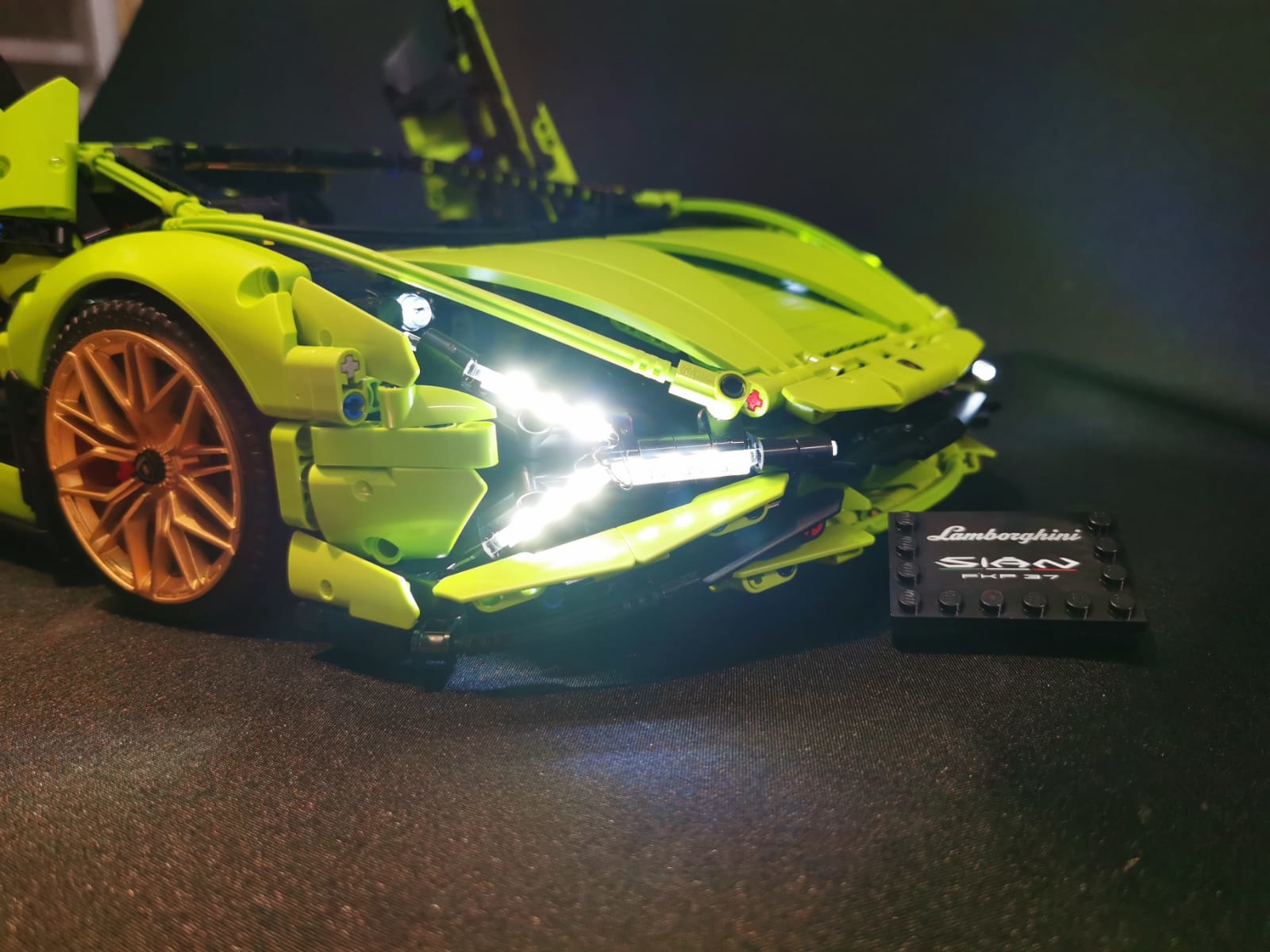 moc LED light for LEGO Technic 42115  Lamborghini **LED燈**