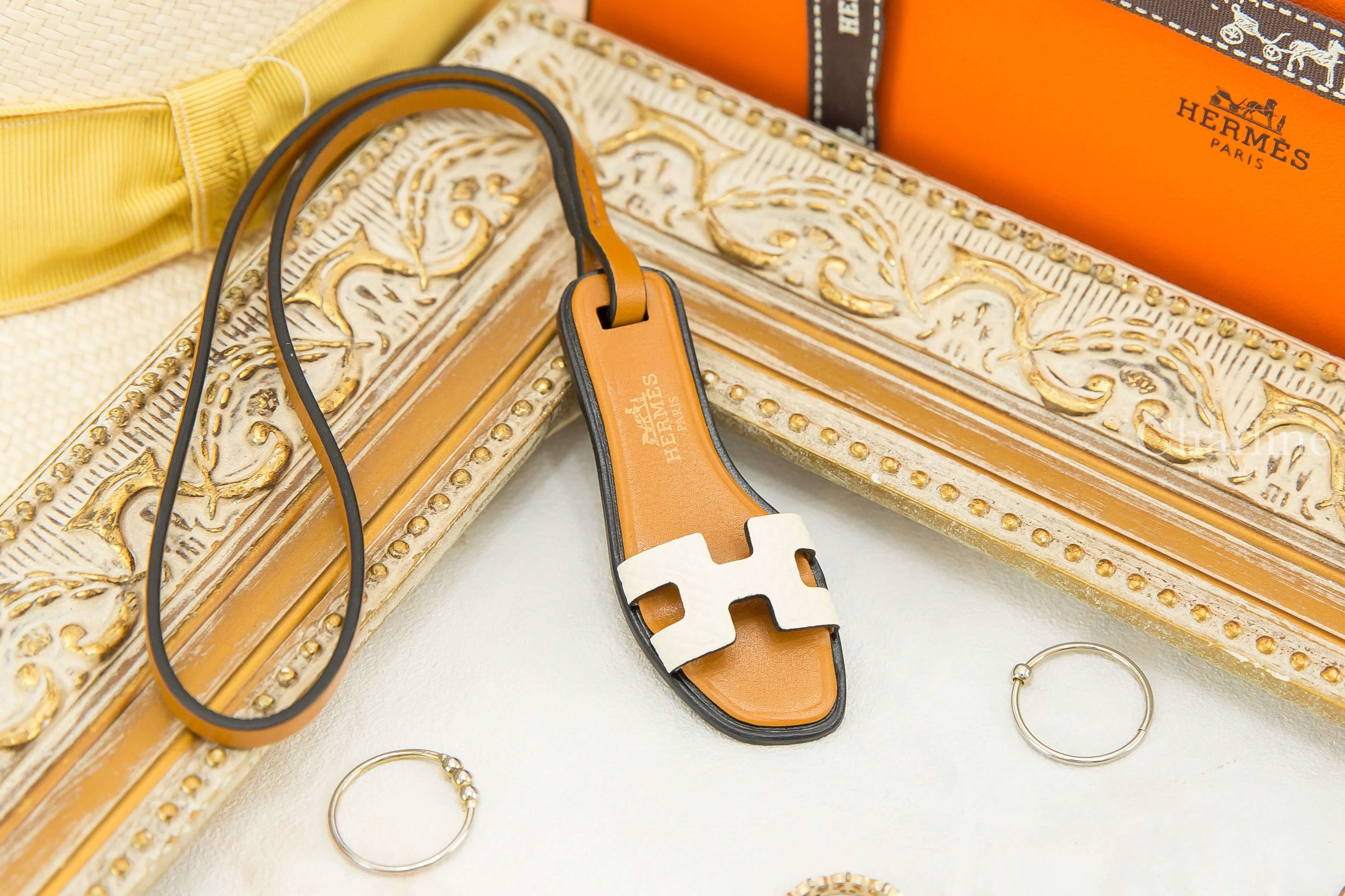 Hermès Oran Nano 奶油白拖鞋吊飾