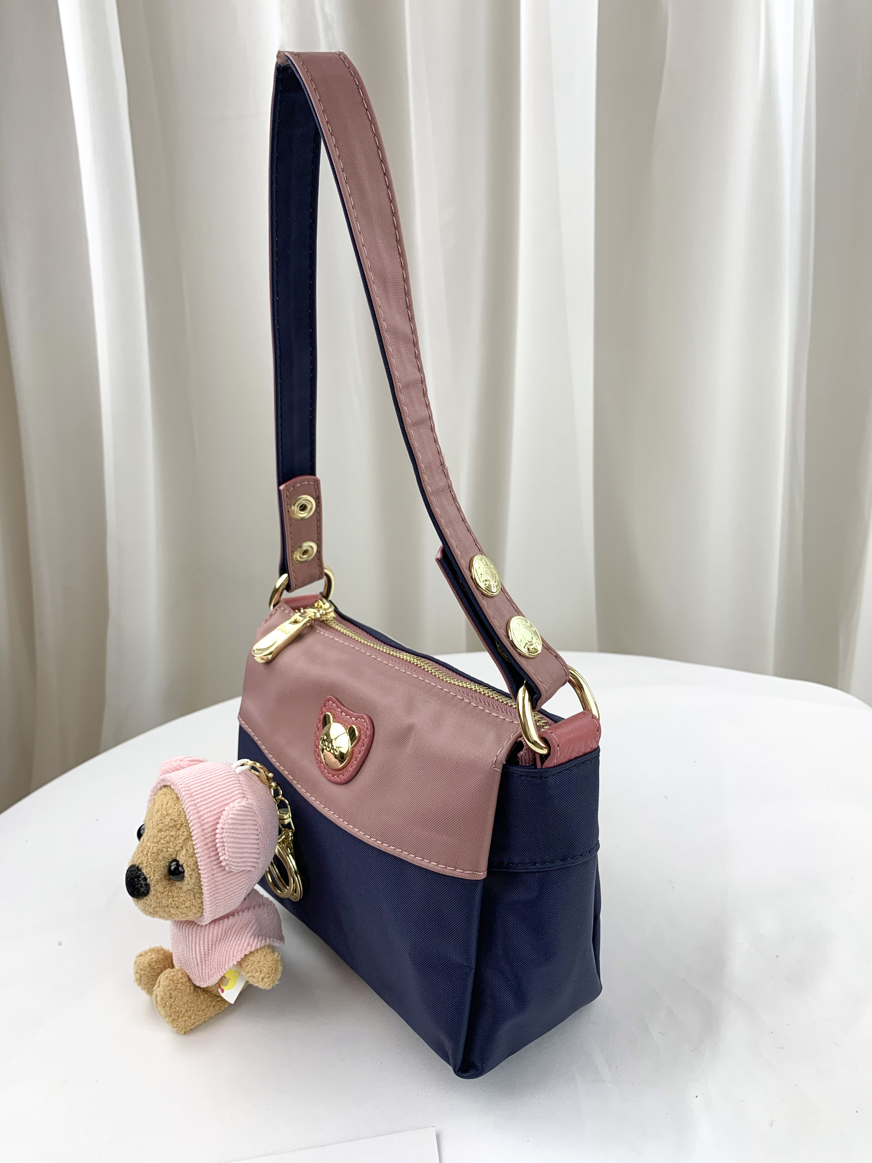 GOODS 織帶藍粉 尼龍防潑水側背包 附小熊吊飾 #2026