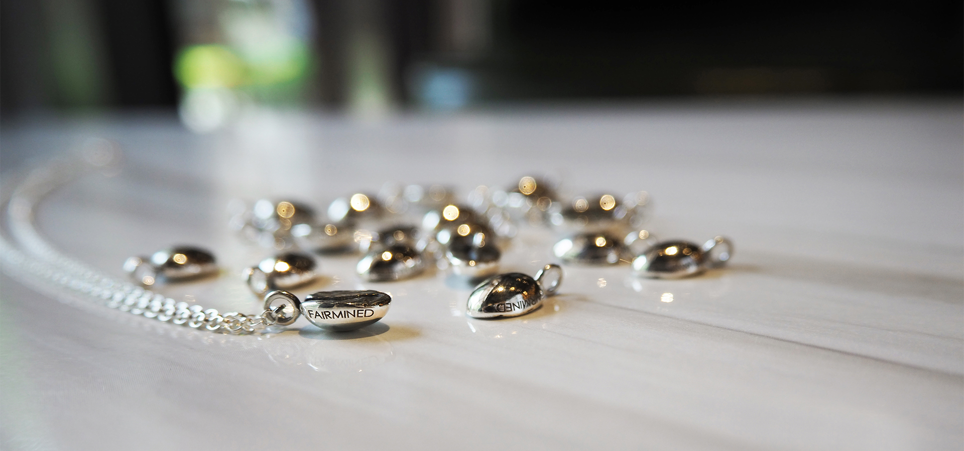 mittag珠寶使用Fairmined公平採礦認證貴金屬後的第一個商品:公平貿易咖啡豆純銀項鍊飾品