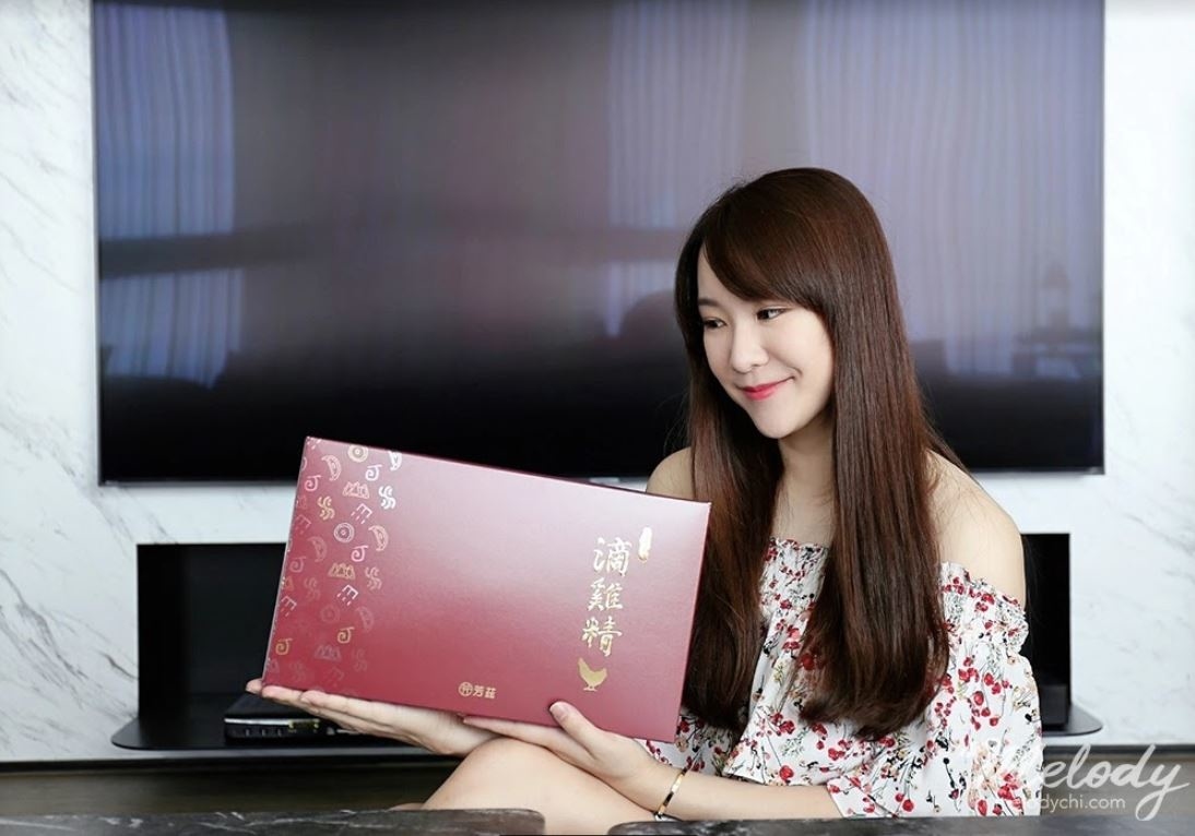 哺餵母奶真的是一件甜蜜的負荷，總是想給她最好的，但又常常一邊擠奶一邊覺得自己快要被榨乾了，所以母乳媽媽真的很需要好好補一下， 這篇來跟大家分享我產後喝的日月養生滴雞精，是曾國城代言的，很好喝、無腥味，零脂肪、零膽固醇，完全不用怕會越補越胖。