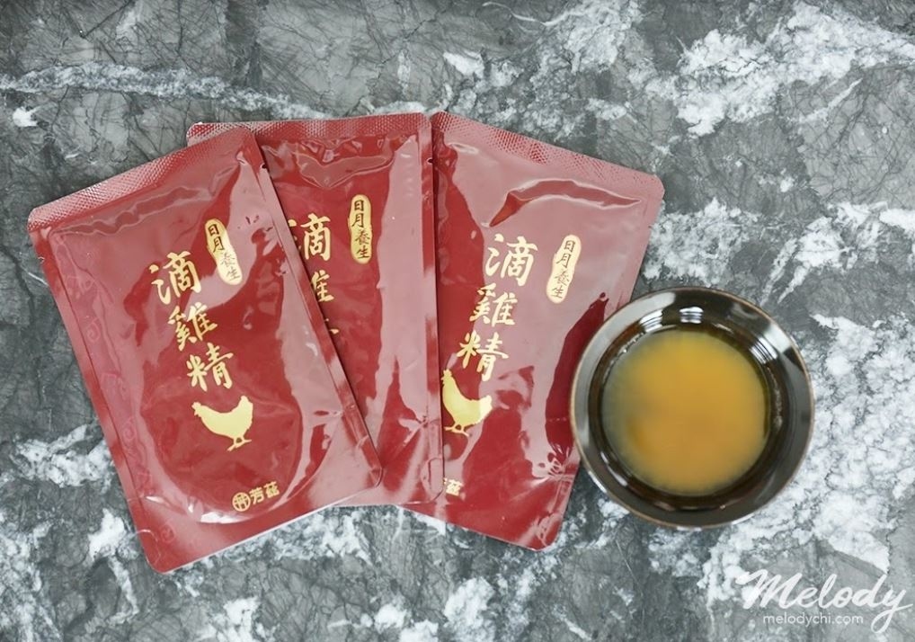 哺餵母奶真的是一件甜蜜的負荷，總是想給她最好的，但又常常一邊擠奶一邊覺得自己快要被榨乾了，所以母乳媽媽真的很需要好好補一下， 這篇來跟大家分享我產後喝的日月養生滴雞精，是曾國城代言的，很好喝、無腥味，零脂肪、零膽固醇，完全不用怕會越補越胖。