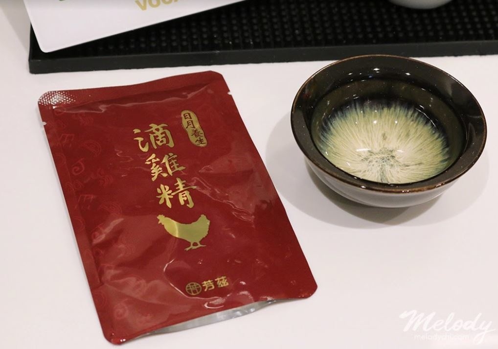 哺餵母奶真的是一件甜蜜的負荷，總是想給她最好的，但又常常一邊擠奶一邊覺得自己快要被榨乾了，所以母乳媽媽真的很需要好好補一下， 這篇來跟大家分享我產後喝的日月養生滴雞精，是曾國城代言的，很好喝、無腥味，零脂肪、零膽固醇，完全不用怕會越補越胖。